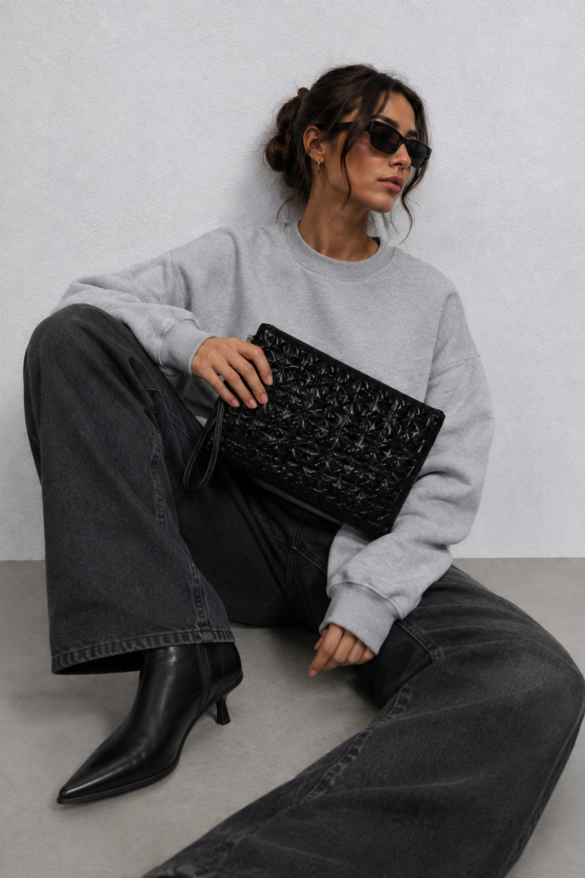 Ecrou Yıldız Desenli Siyah Parlak Portföy & Clutch Çanta Çıkarılabilir Bileklik Askılı 30 x 19 cm görsel 3