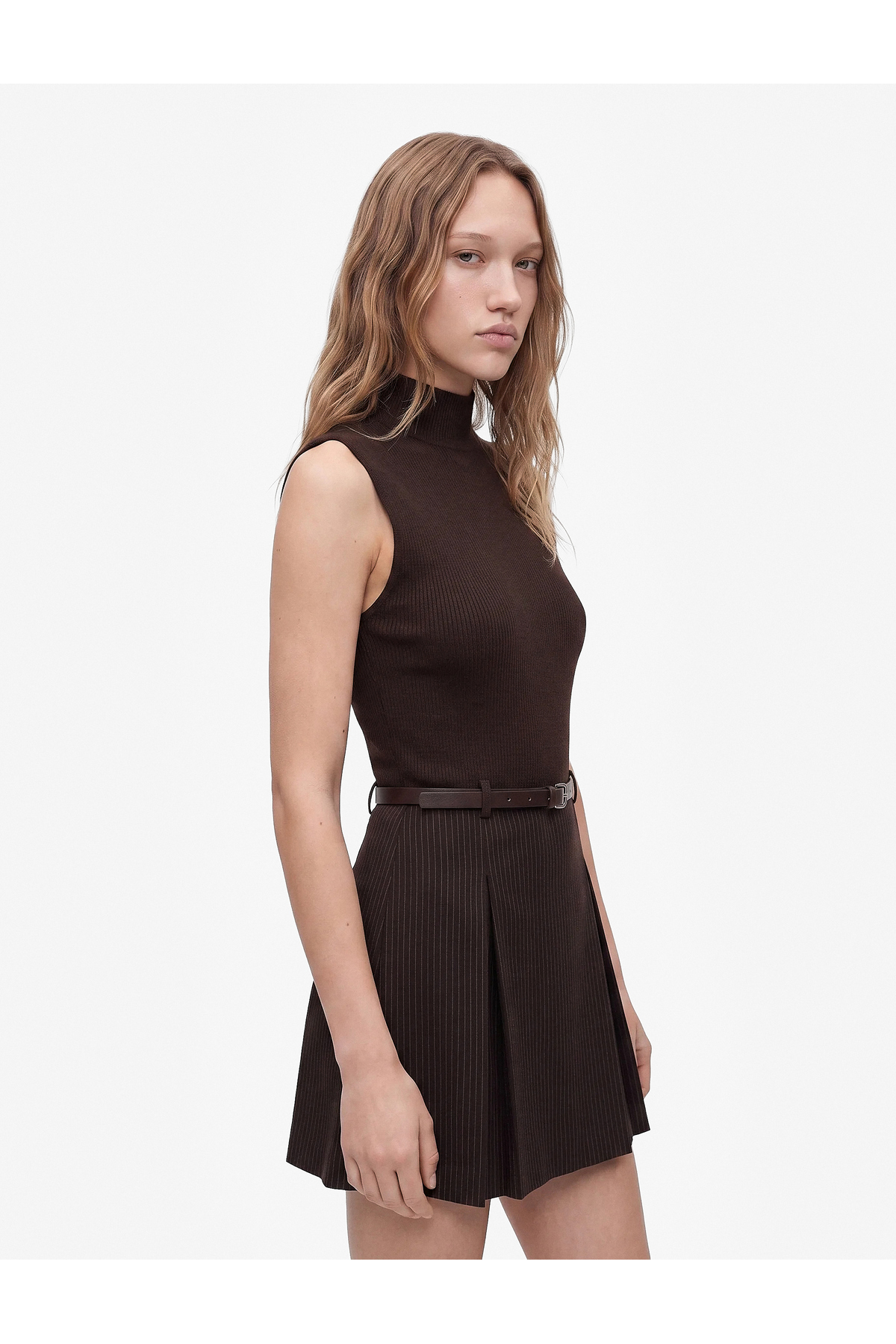 Koton Pamuklu Slim Fit Kemer Detaylı Bisiklet Yaka Kolsuz Bodycon Pileli Mini Elbise görsel 2