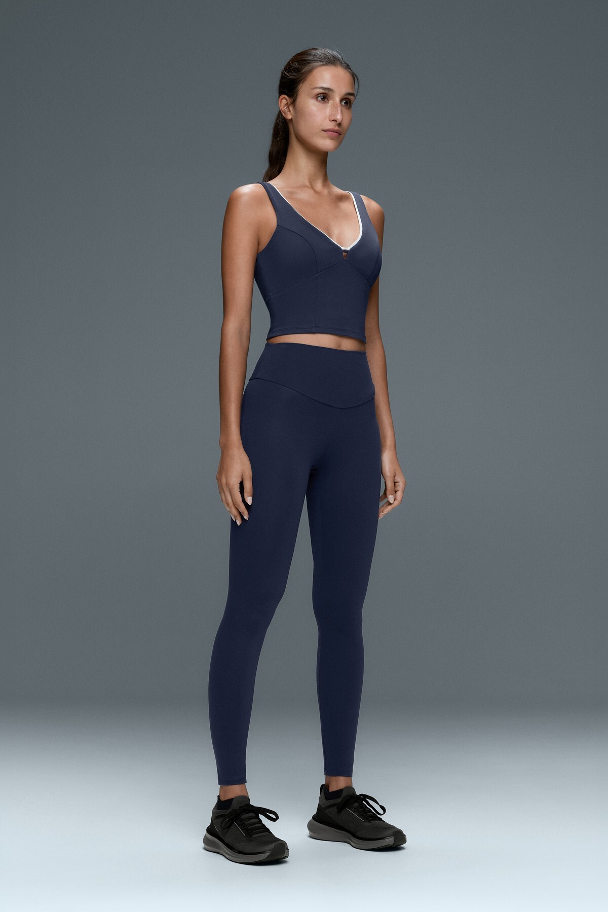 Oysho V yaka askılı Comfortlux tank top görsel 2