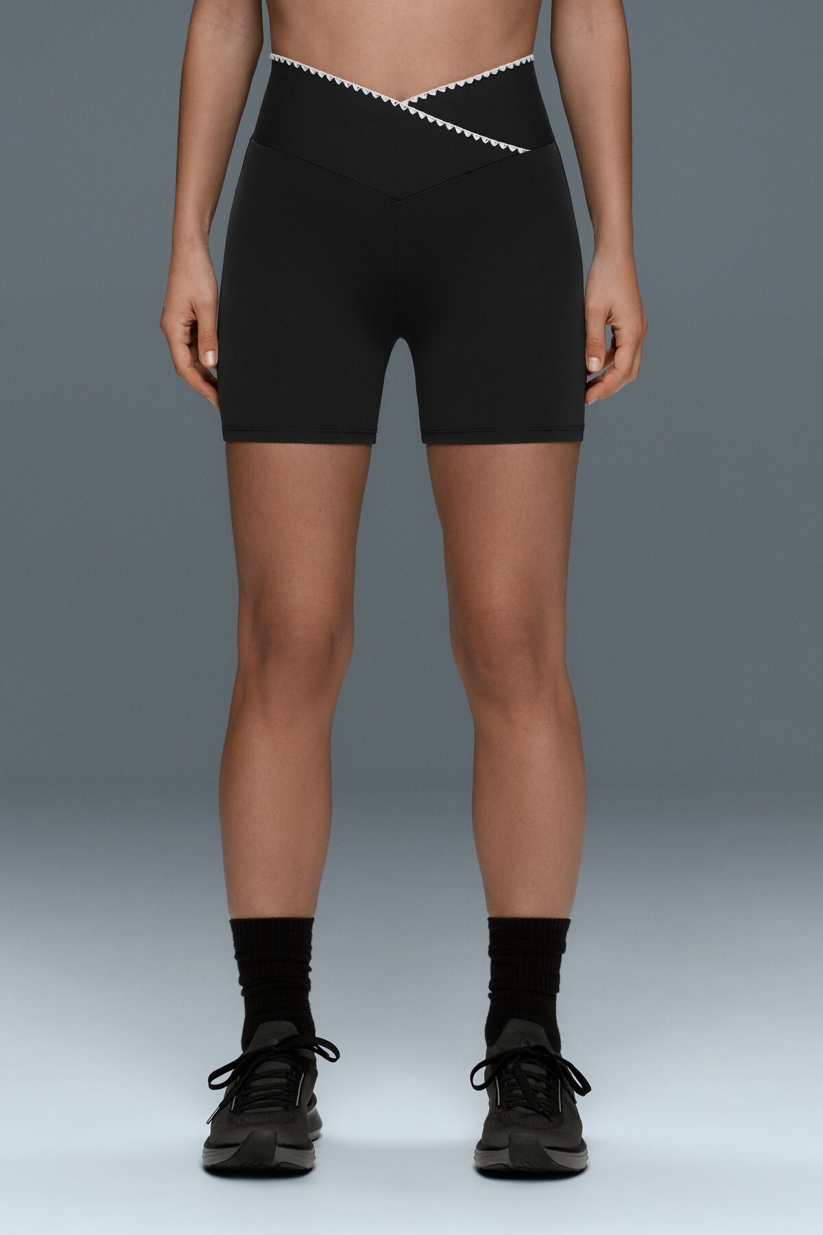Oysho V belli 10 cm kontrast dikişli Comfortlux hot pant - Fiyatı