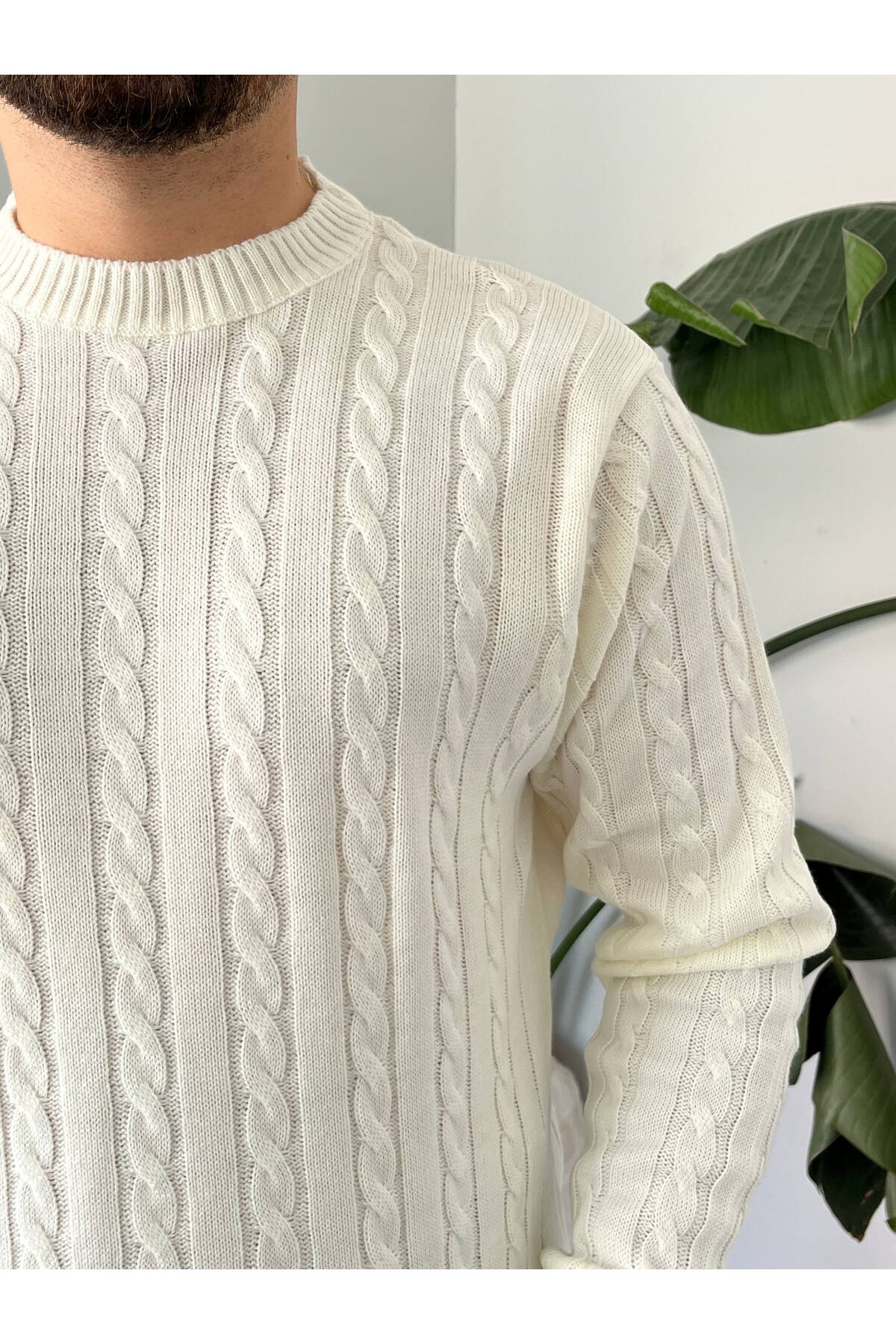 ژاکت بافتنی ضخیم یقه گرد میرا پریمیوم Cable Knit — اکرو ۲۰۰۰ — تصویر 3 از 7