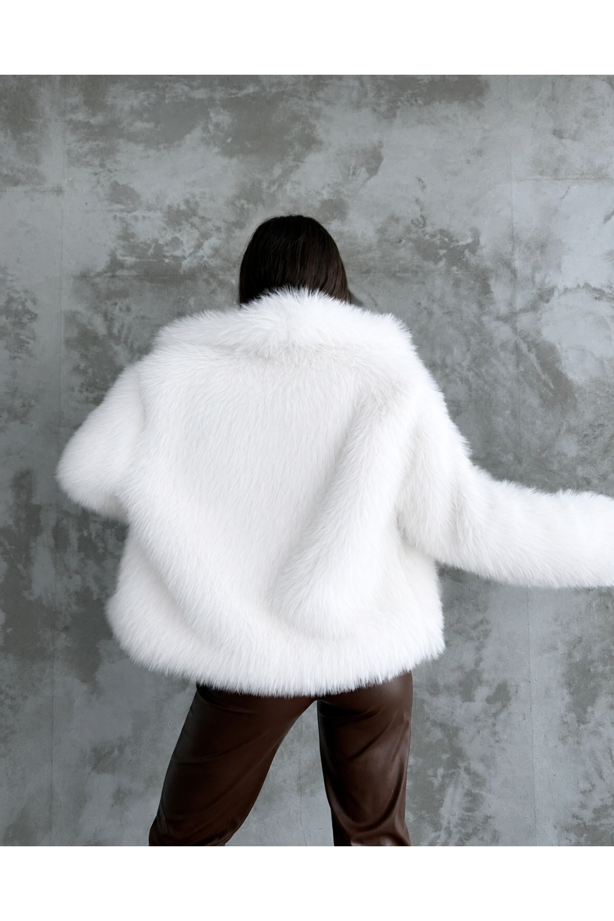 modazoom Yumuşak Dokunuşlu Oversize Premium Kürk Peluş Mont Beyaz görsel 2