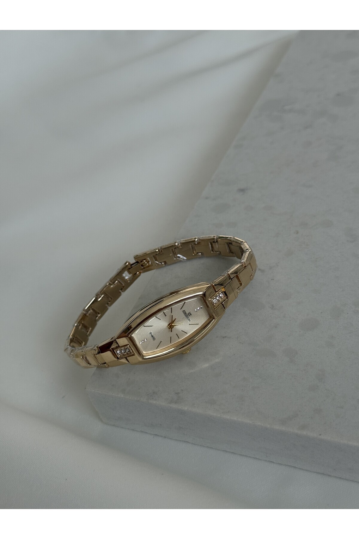 Lillianna Gold Kadın Kol Saati Şampanya Kadranlı Taş Detaylı Zarif Metal Kordon Quartz Saat