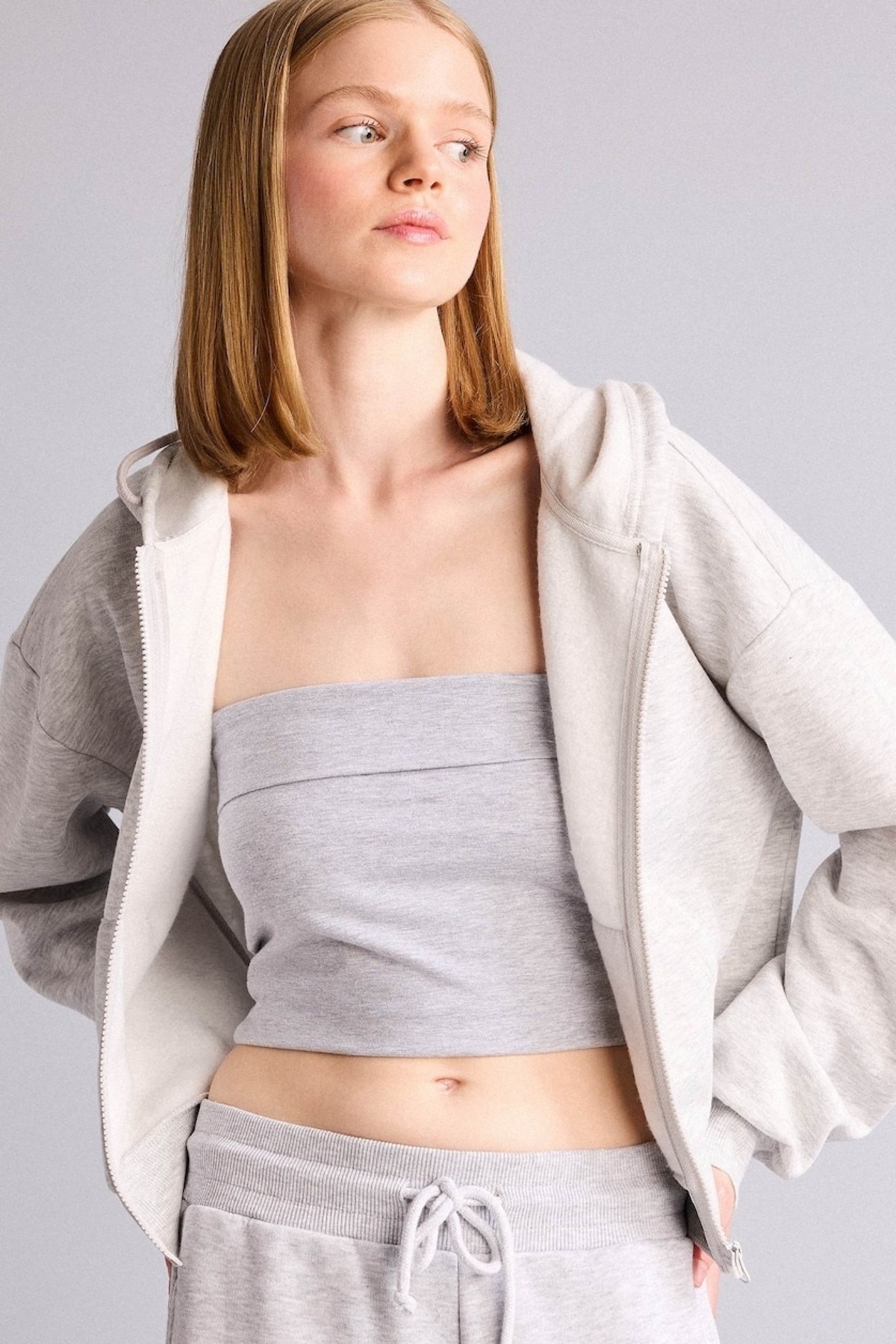 DeFacto Cropped Fıt Kapüşonlu Kalın Kumaş Sweatshirt Hırka Z7069AZ26AU