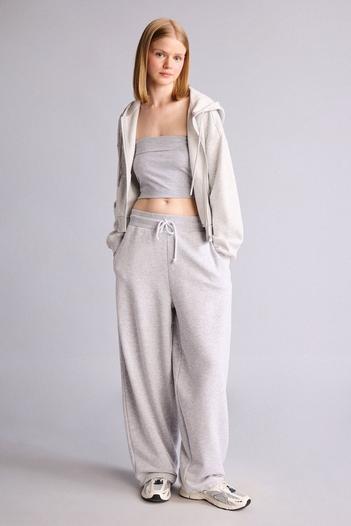 DeFacto Cropped Fıt Kapüşonlu Kalın Kumaş Sweatshirt Hırka Z7069AZ26AU görsel 4