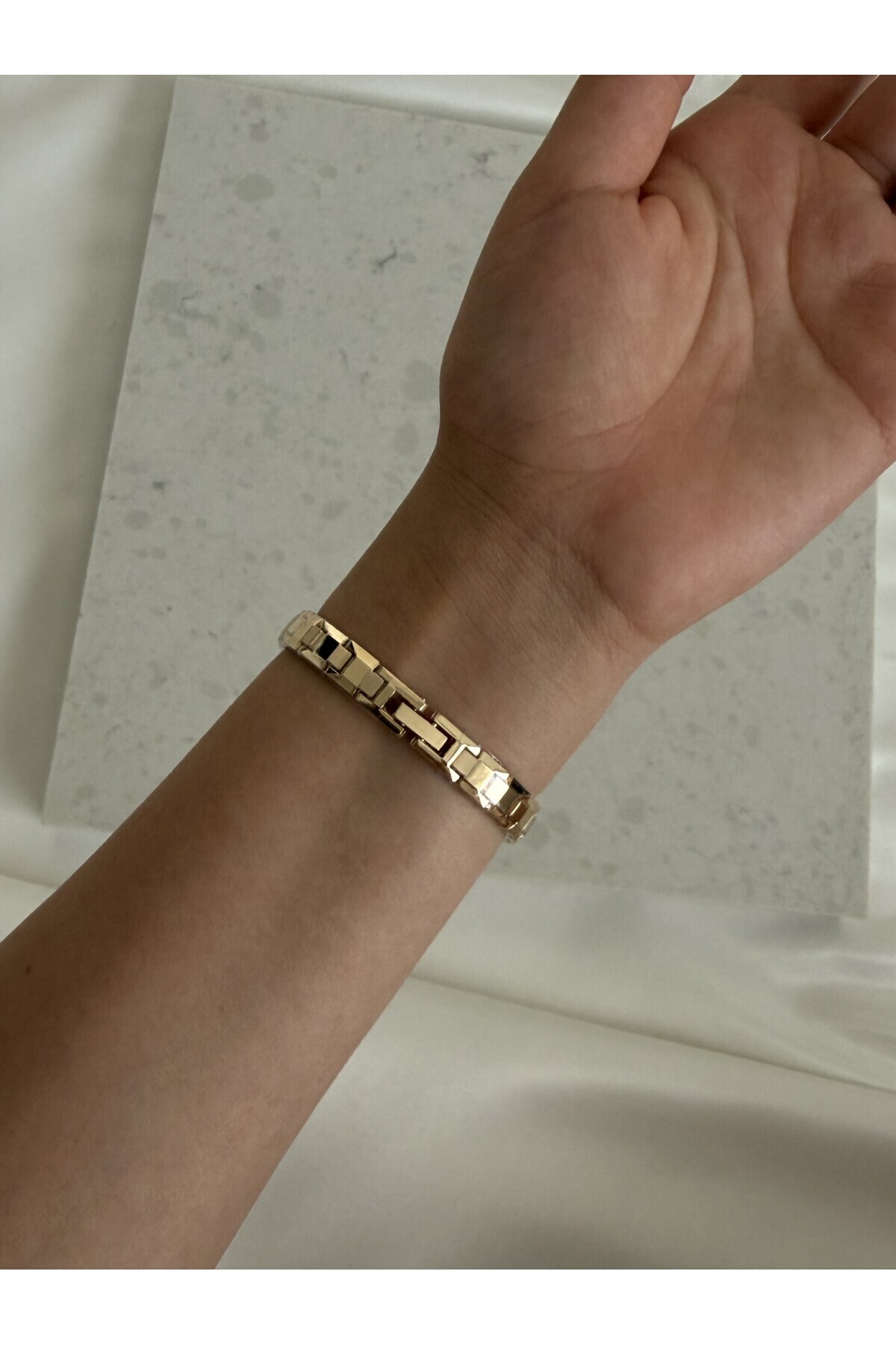 Lillianna Gold Kadın Kol Saati Şampanya Kadranlı Taş Detaylı Zarif Metal Kordon Quartz Saat görsel 4