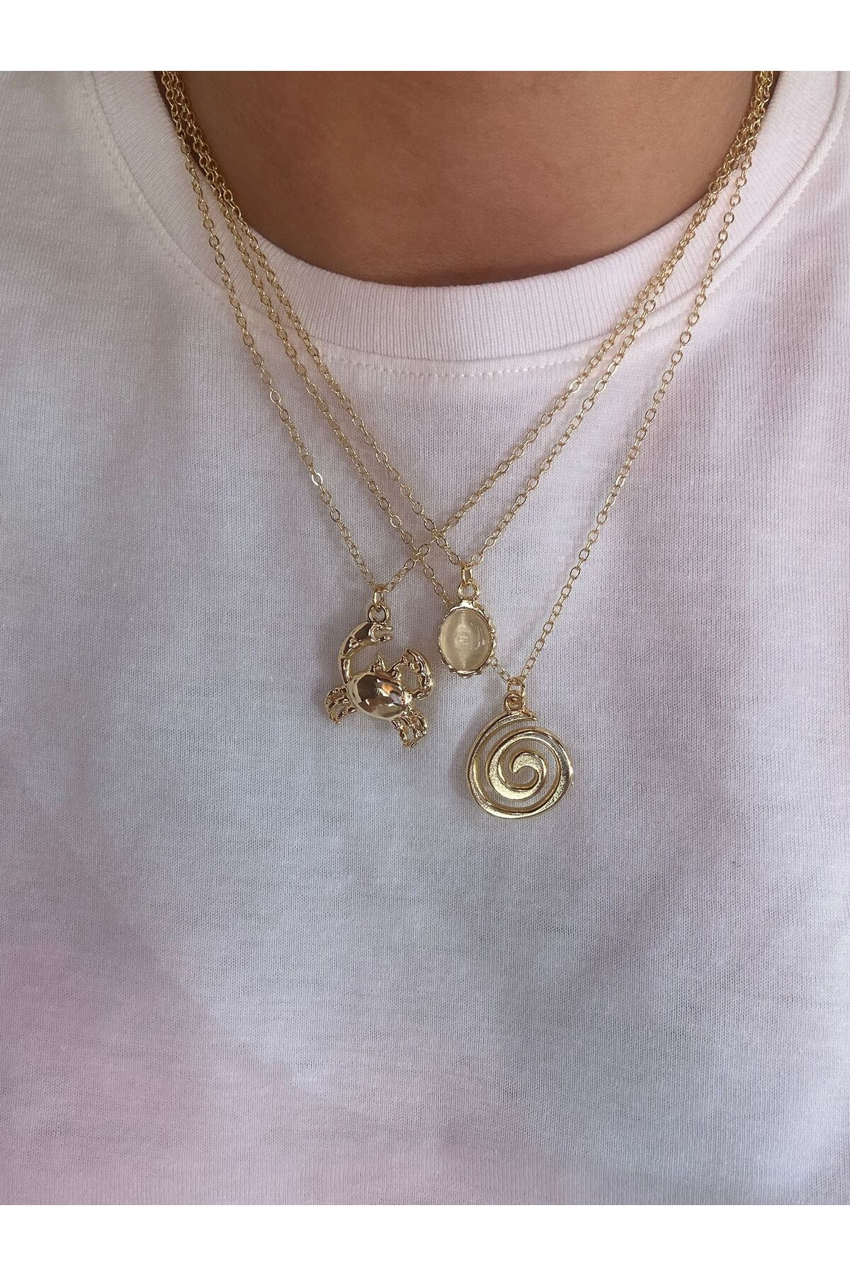 Yengeç Charm, Spiral Charm Ve Yuvarlak Plaka Altın Kaplama Zincirli Gold Kadın Kolye