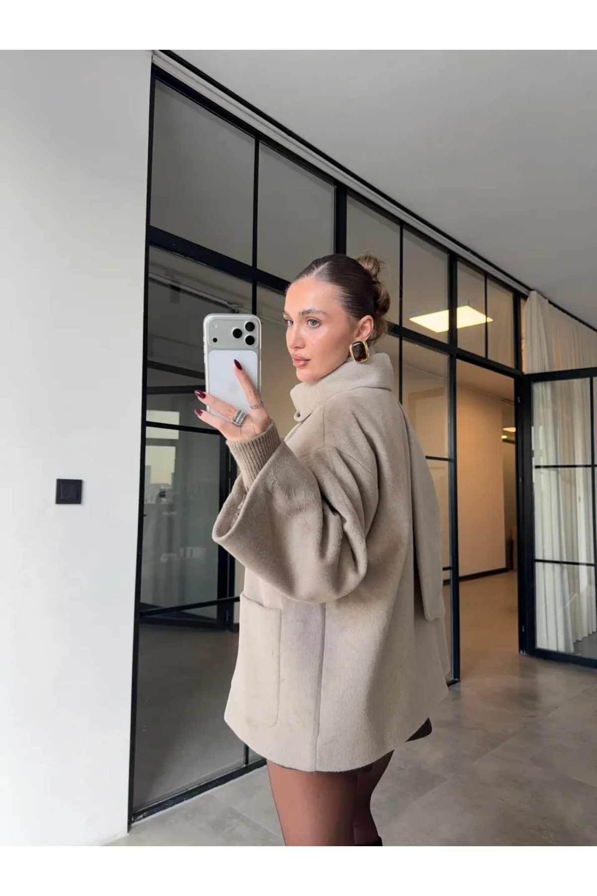SHILSEE BEUTİQUE ŞAL DETAYLI PREMIUM OVERSIZE KAŞE CEKET BEJ görsel 5