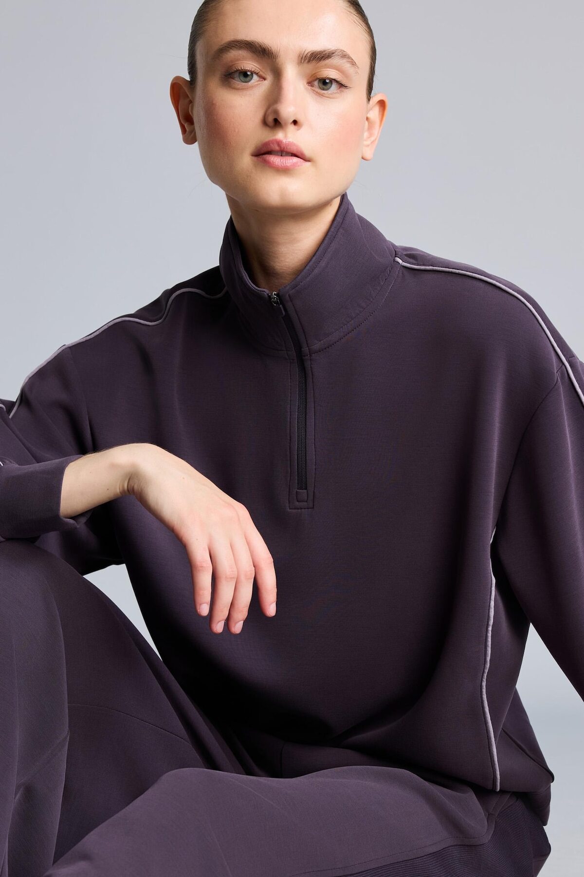DeFacto Ultra Yumuşak Standart Fit Yarım Fermuarlı Biyeli Dik Yaka Modal Sporcu Basic Sweatshirt H4537AX26AU görsel 4