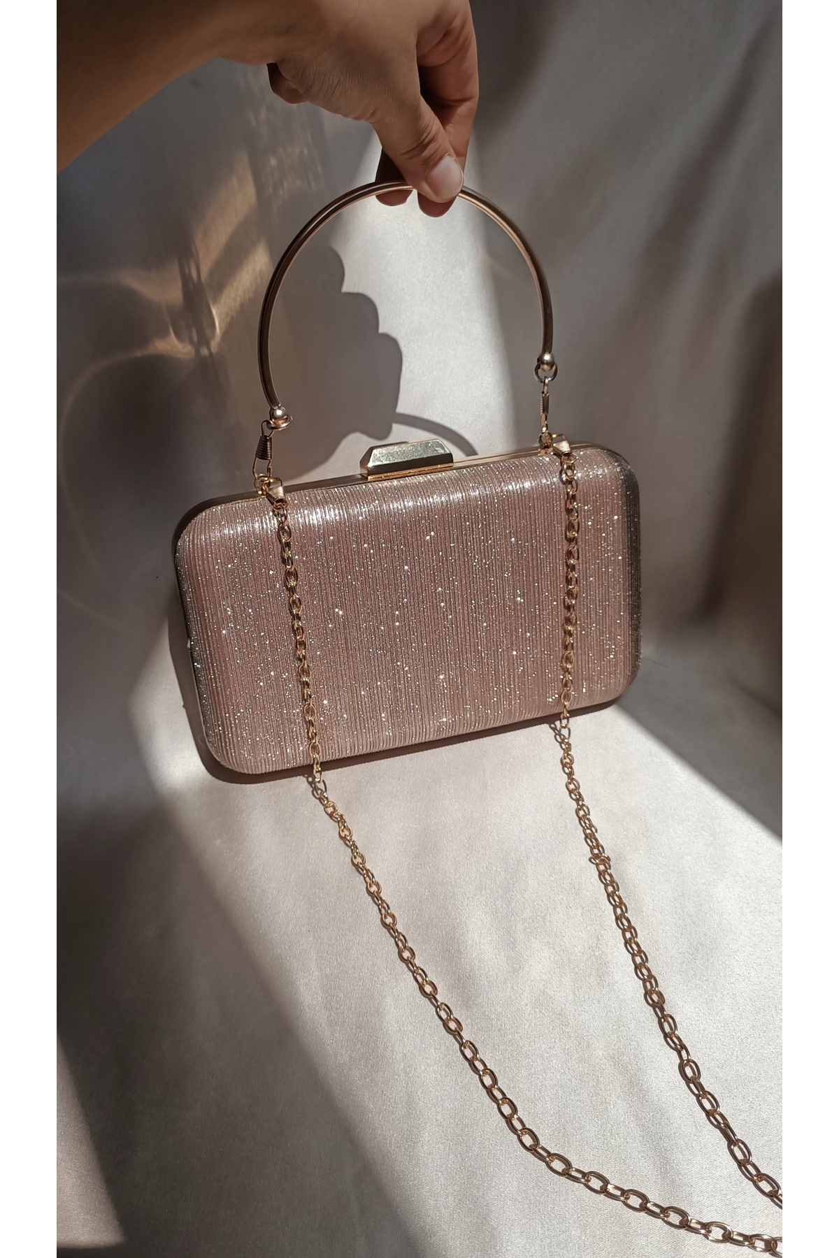 Gül karatekin gk Kadın Rose Gold Lazer Kumaş Ekstra Zincirli ve Çıkarılabilir Tutma Saplı Şık Abiye Portföy Çanta görsel 4