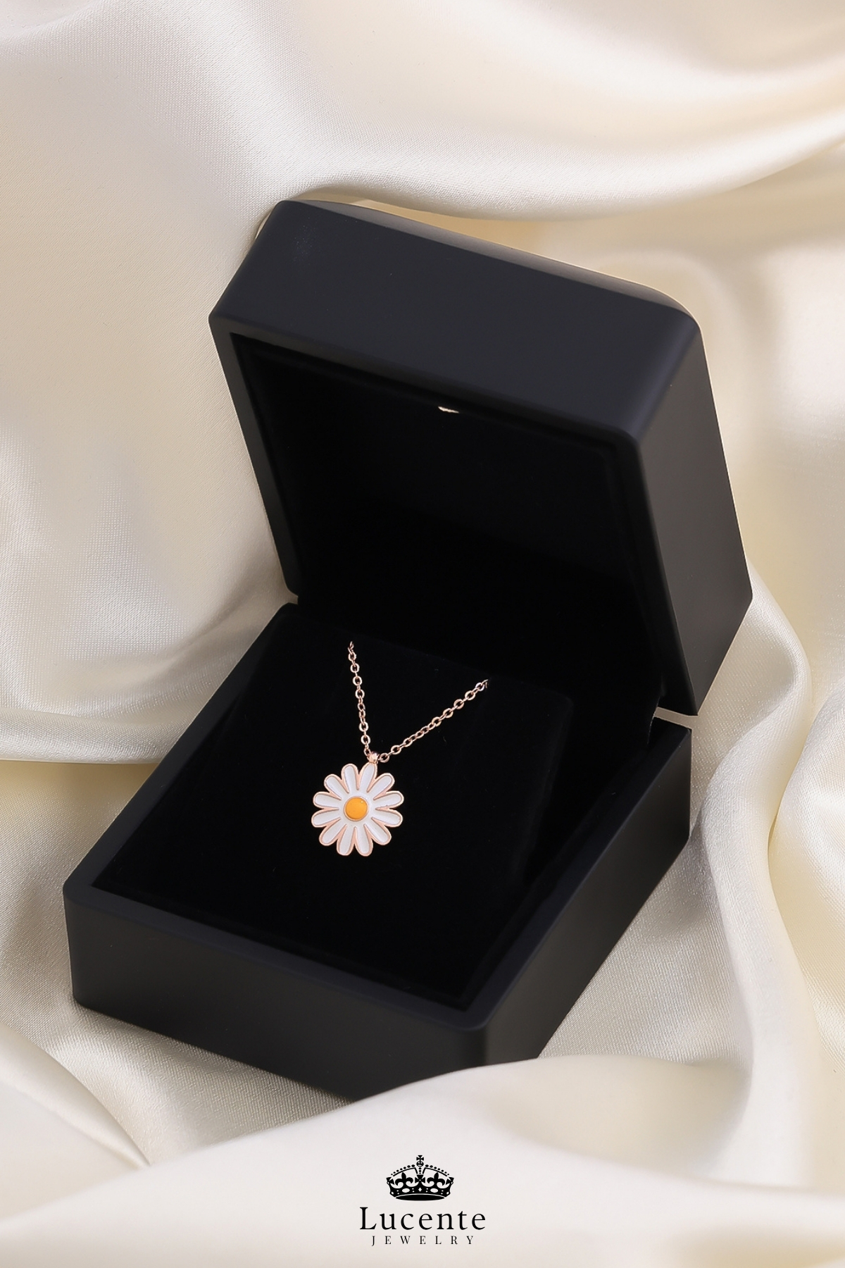 Lucente Jewellery Işıklı Hediye Kutulu 925 Ayar Luxury Serisi Rose Gold Beyaz Mineli Papatya Gümüş Özel Gün Hediyesi 45 Cm Zincirli Aşk Şans Bereket ve Zarafetin Simgesi Mininal Papatyalı Küpe Hediyeli Şık Kadın Kolye görsel 7