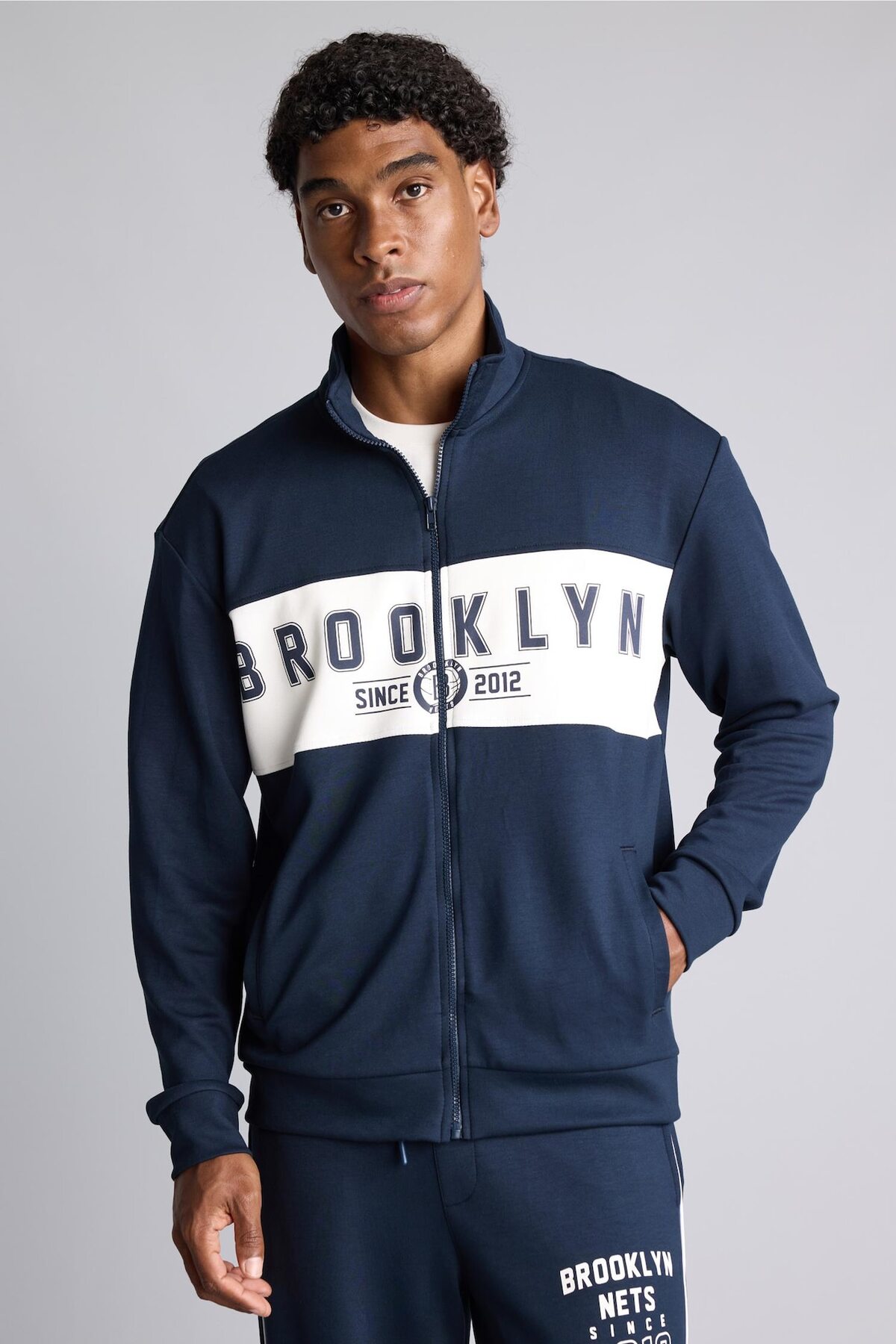 NBA Lisanslı Brooklyn Nets Standart Fit Dik Yaka Fermuarlı Sweat Hırka H7734AX26AU — سرمه‌ای — تصویر 5 از 7
