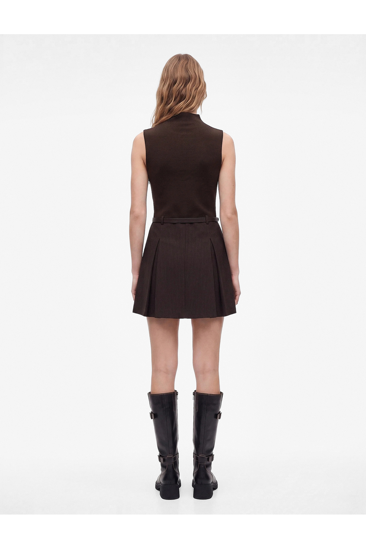 Koton Pamuklu Slim Fit Kemer Detaylı Bisiklet Yaka Kolsuz Bodycon Pileli Mini Elbise görsel 3