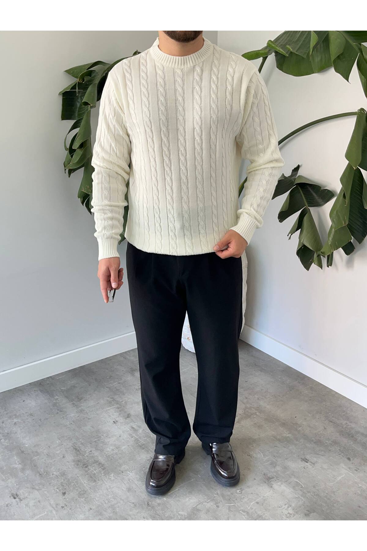 ژاکت بافتنی ضخیم یقه گرد میرا پریمیوم Cable Knit — اکرو ۲۰۰۰ — تصویر 6 از 7