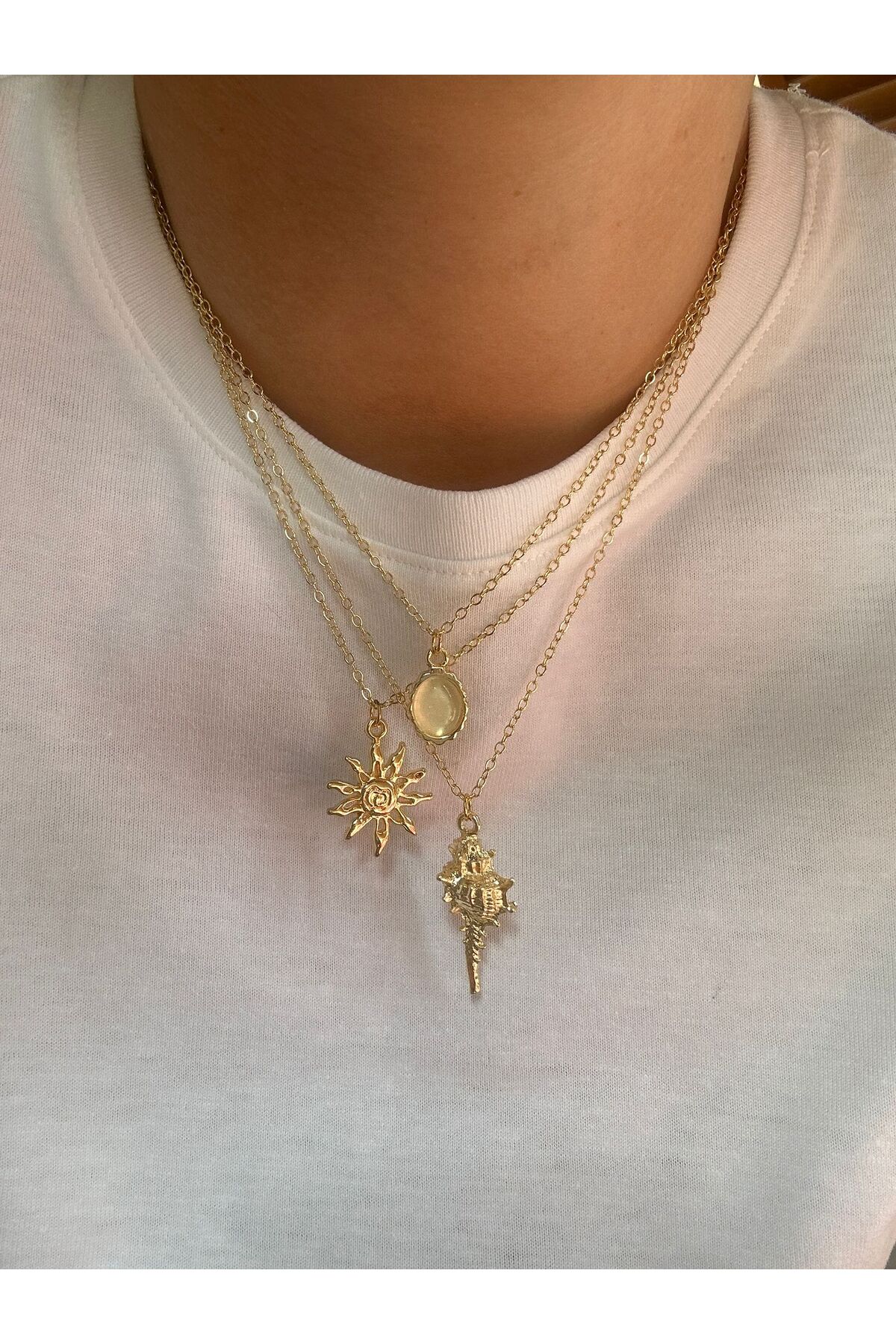 Güneş Charm, Deniz Salyongozu ve Yuvarlak Plaka Charm Altın Kaplama Zincirli Gold Kadın Kolye (45 Cm)