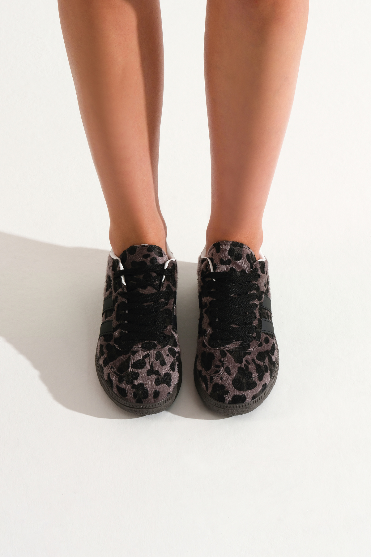 Tonny Black Unisex Siyah Leopar Termo Taban Yanı Şeritli Bağcıklı Spor Ayakkabı görsel 2