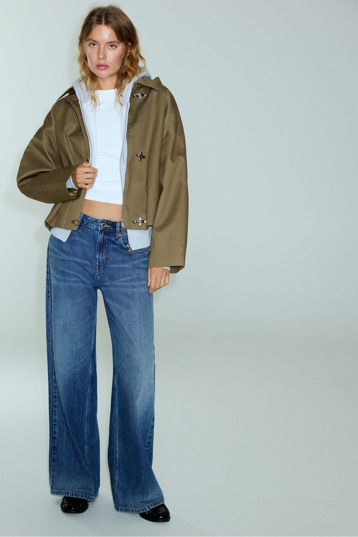 Pull & Bear Süslü düğmeli kısa trençkot görsel 2