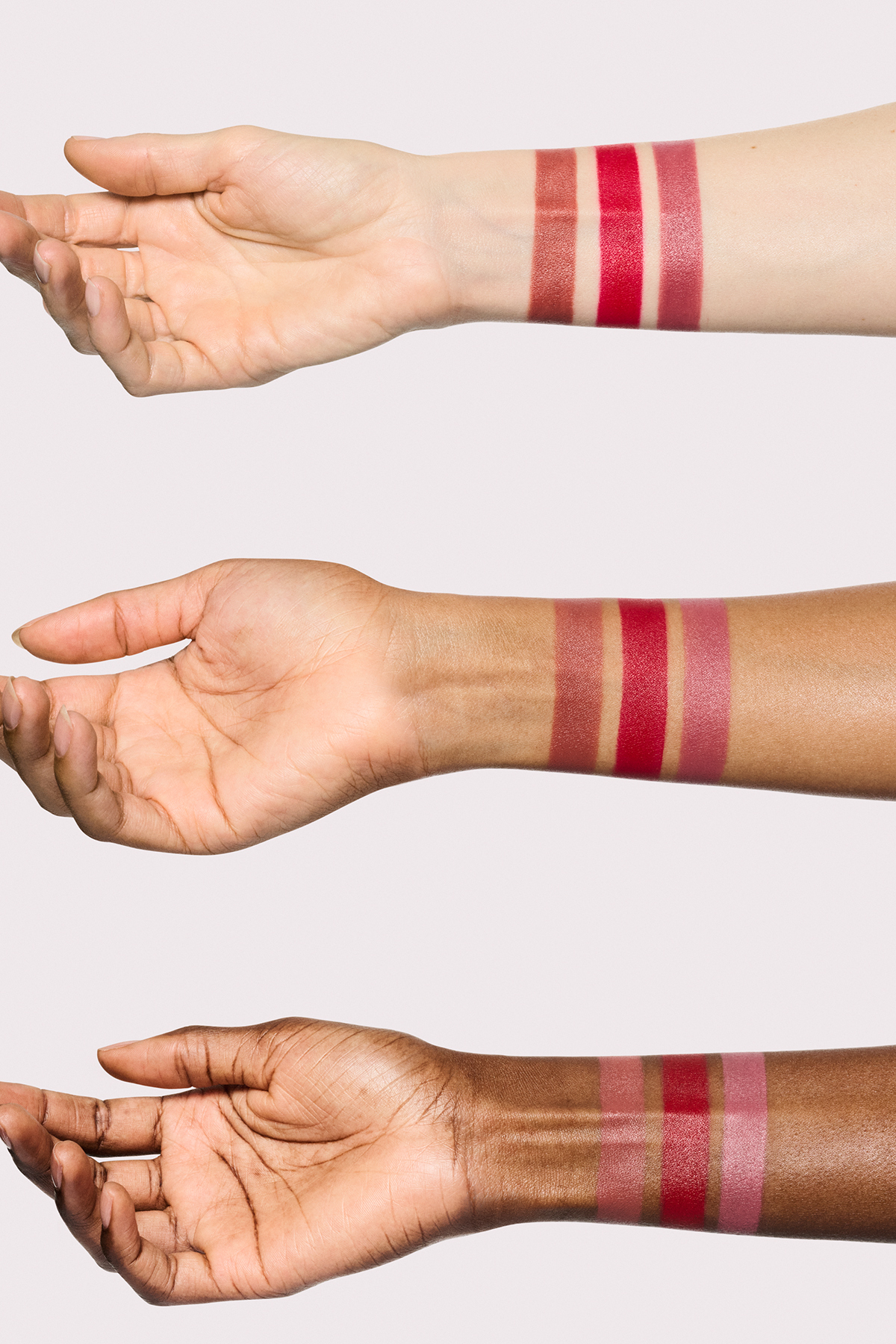 In Sepia Collection: M·A·Cximal Silky Matte Lipstick - Ruby Woo — قرمز 147442 — تصویر 3 از 3