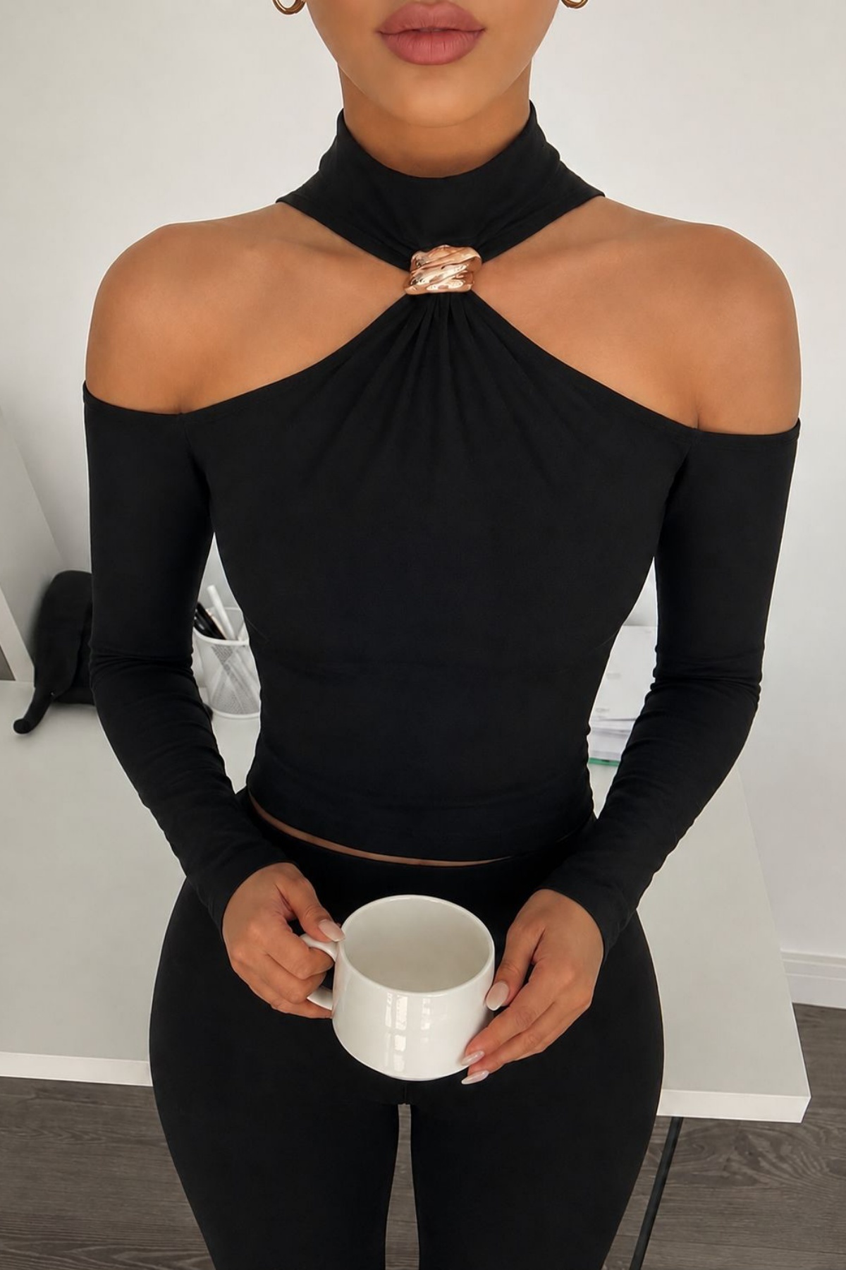 JE-TU Halter Yaka Aksesuar Detaylı Uzun Kollu Crop Bluz