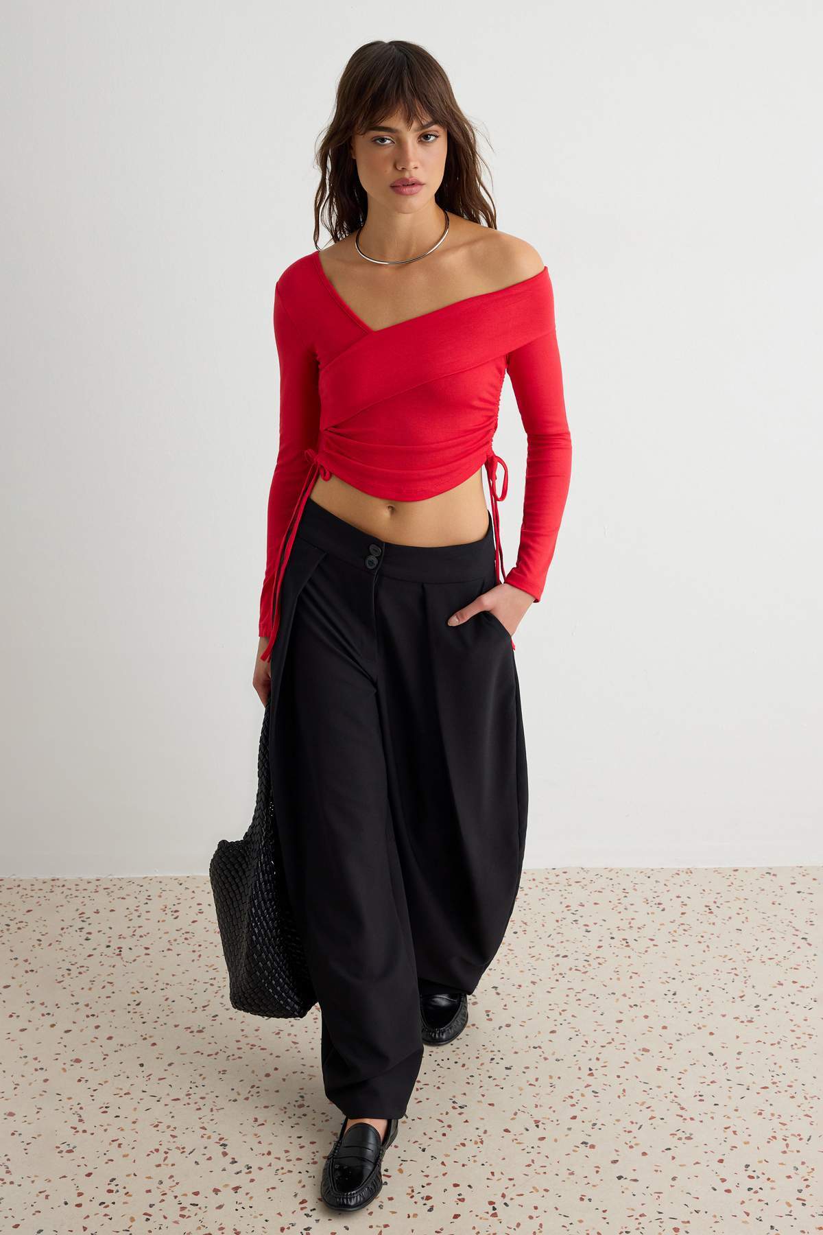Trendyolmilla Koyu Kırmızı Asimetrik Yaka Göğüs Pedli Süper Crop Fitted/Vücuda Oturan Örme Bluz TWOAW27BZ00320