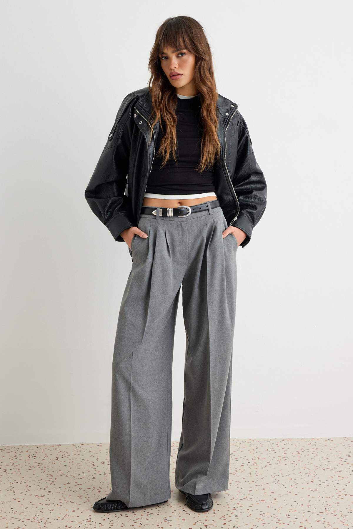 Trendyolmilla Antrasit Pilili Wide Leg/Geniş Paça Kumaş Pantolon TWOAW27PL00060