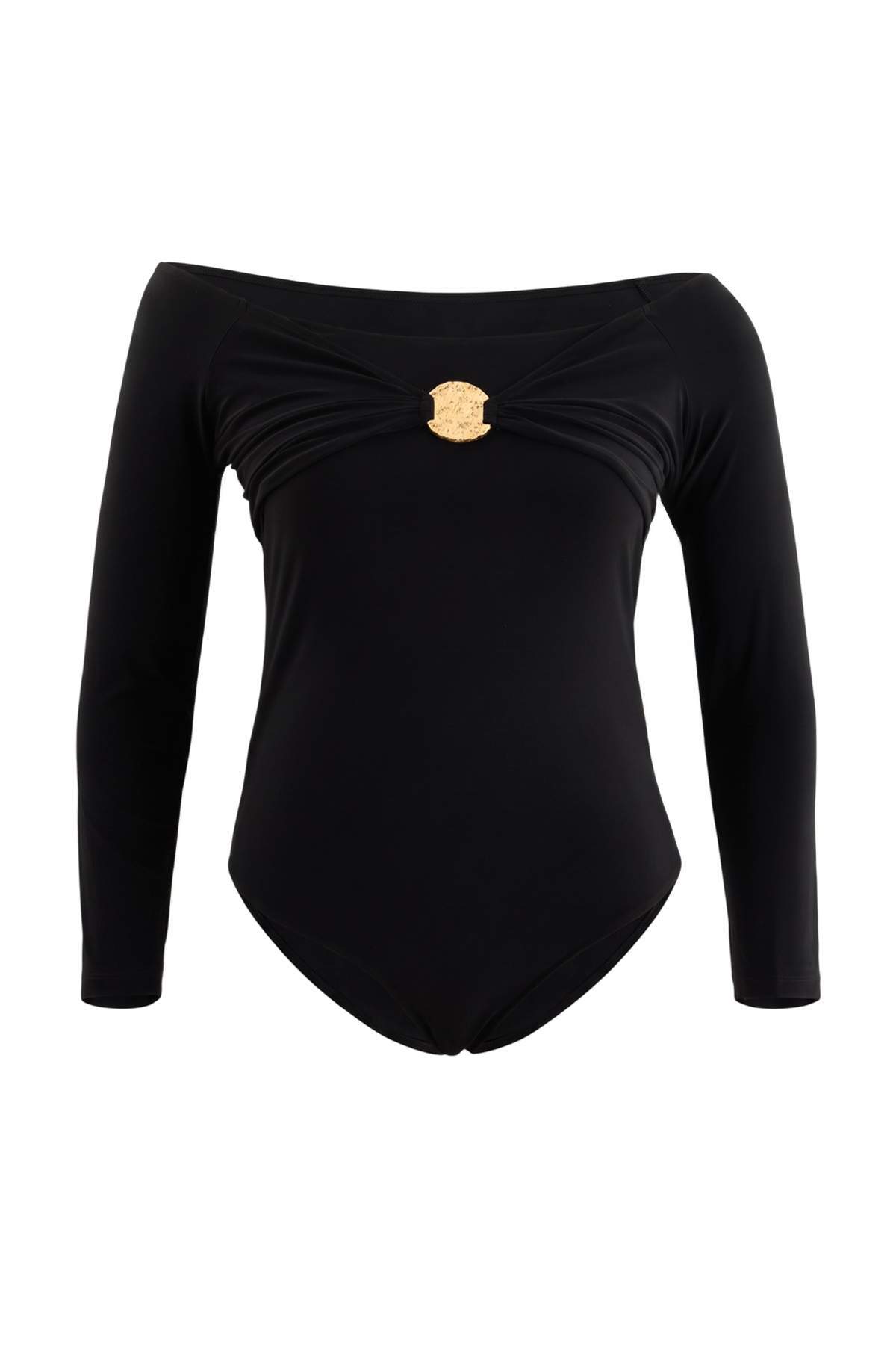 Trendyolmilla Curve Siyah Gold Aksesuarlı Carmen Yaka Çıt Çıtlı Büyük Beden Örme Body TBBAW27CS00011