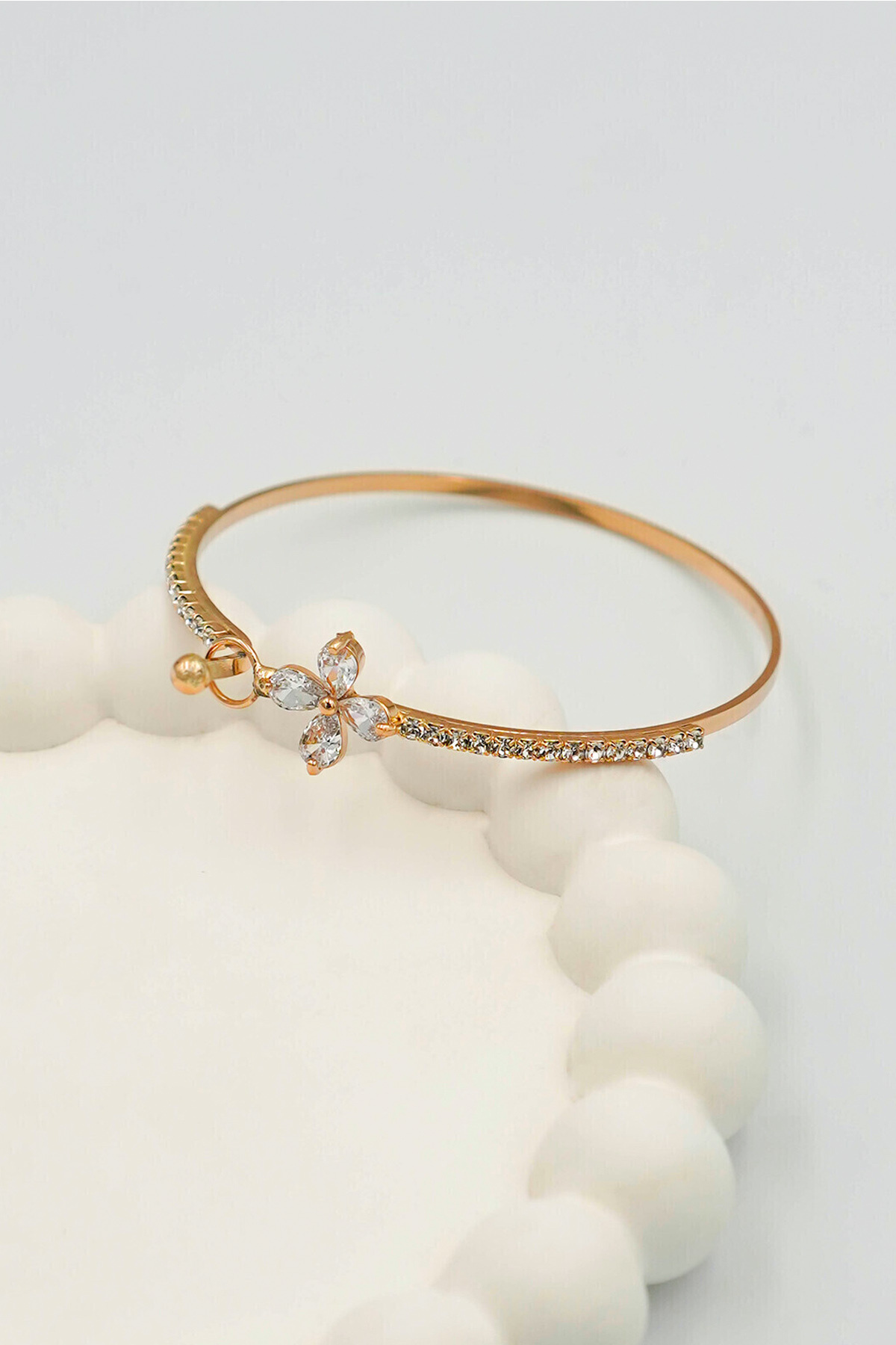 TREND COLLECTİON Minimal Zarif Çiçek Taşlı Kadın Gold Bileklik görsel 2