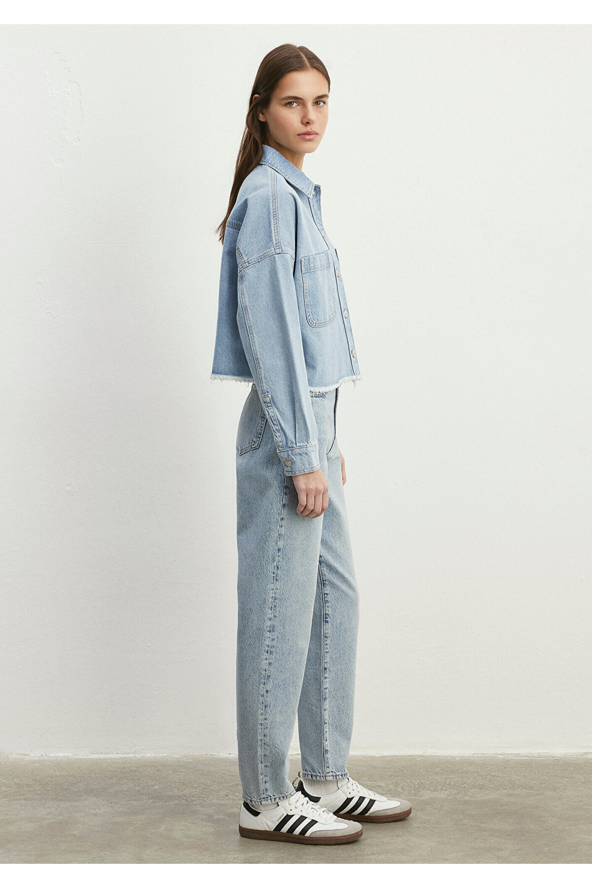90lar Açık Jean Gömlek Crop / Kısa Kesim 1210244-86442 — آبی — تصویر 4 از 5