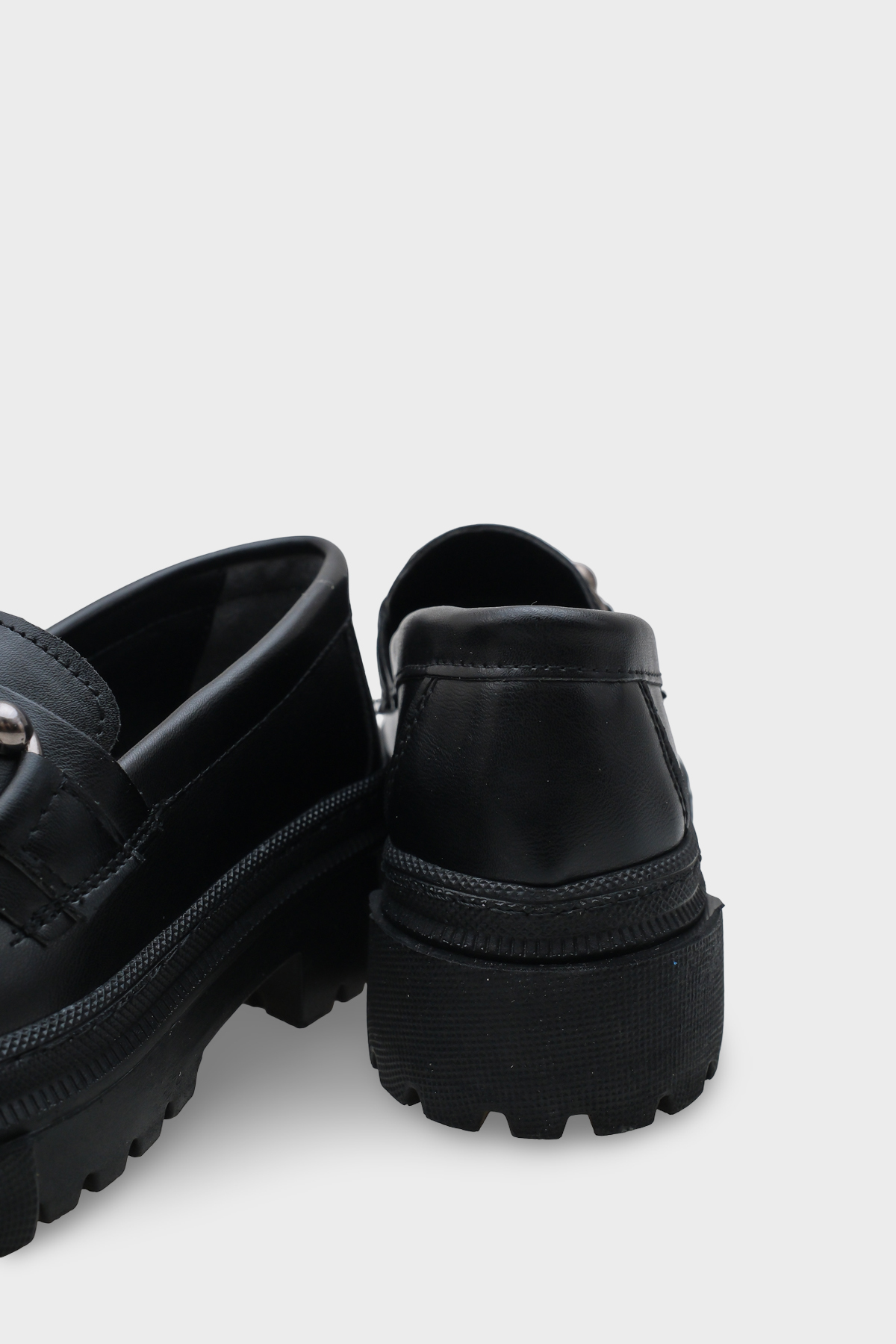 Capone Outfitters Denni Oval Burunlu Metal Tokalı Trak Tabanlı Kadın Loafer görsel 4