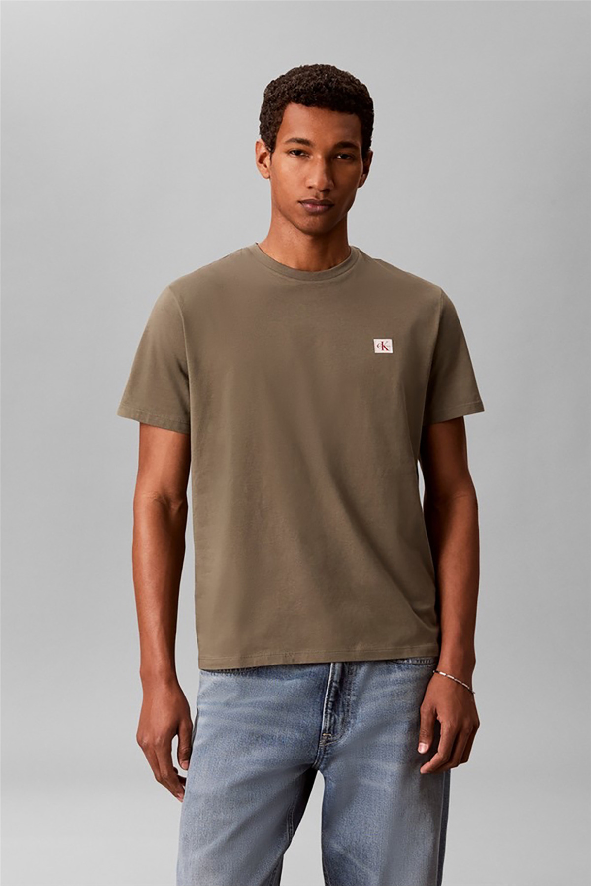 تیشرتمردانهCalvin Kleinخاکی