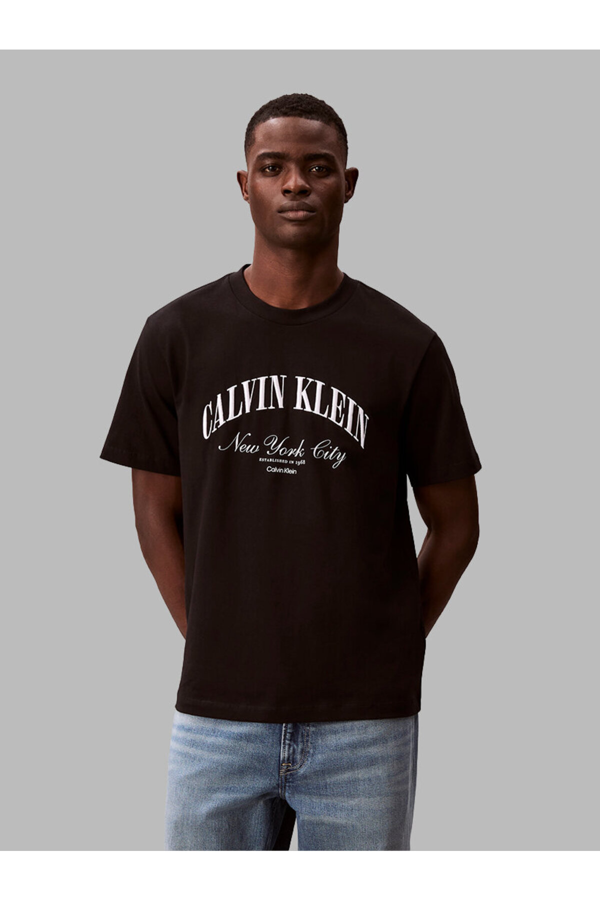 تیشرتمردانهCalvin Kleinمشکی تیشرتمردانهCalvin Kleinمشکی