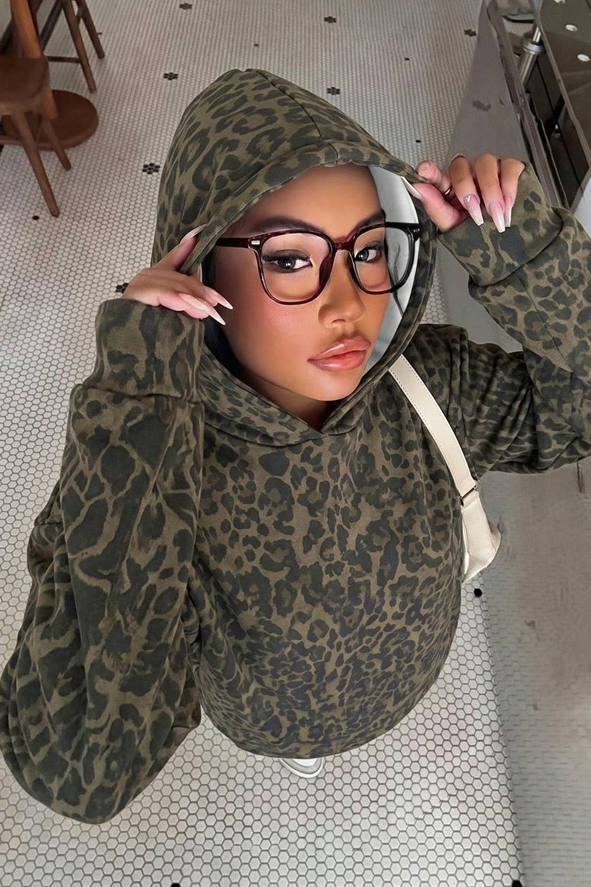 İlayda Toprak Hood Haki Leopar Desen Kapüşonlu Rahat Kalıp Hoodie Günlük Uzun Kollu Sweatshirt görsel 2