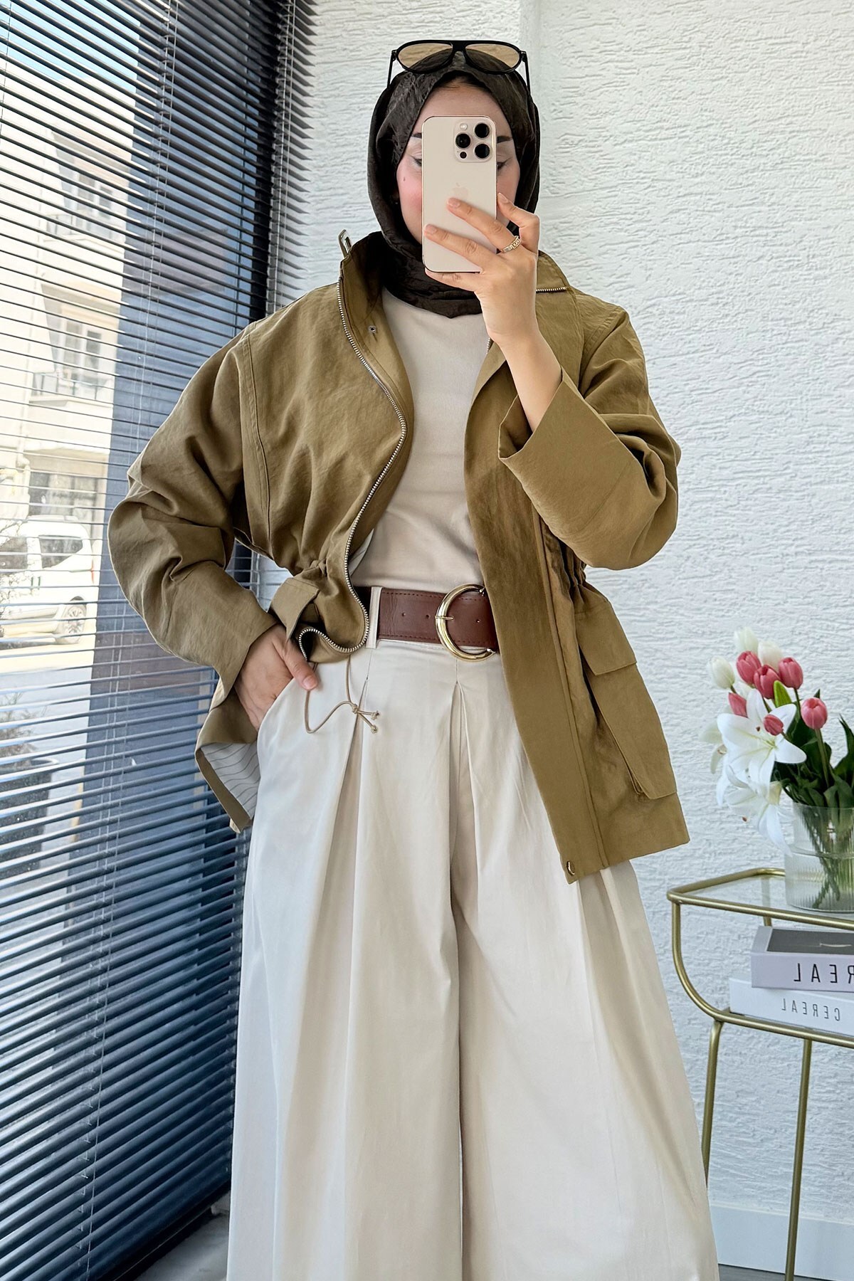MELEK ARAZ Premium Belden Büzgülü Dik Yaka Kısa Trençkot - Yağ Yeşili görsel 7