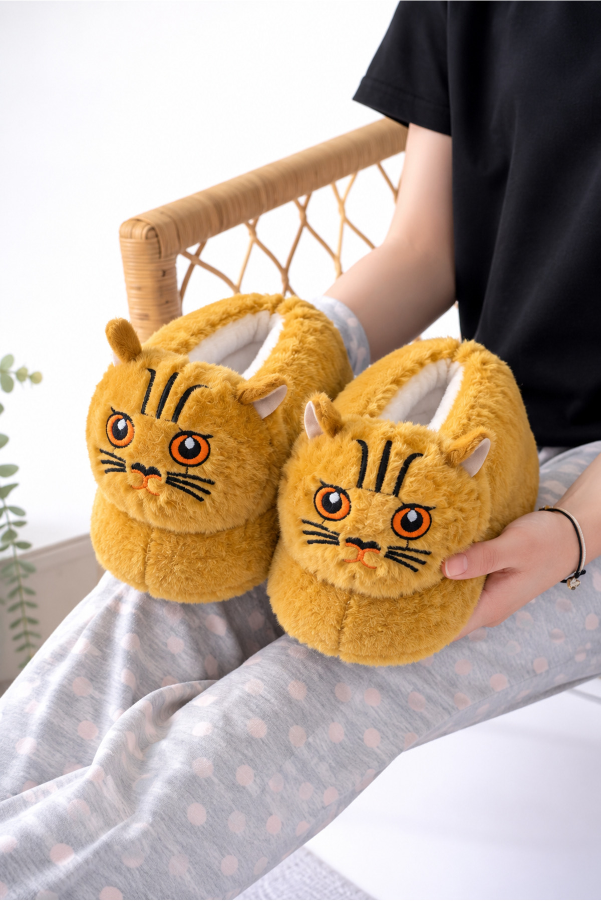Esra Kedi Figürlü Peluş Yumuşak Hayvanlı Panduf