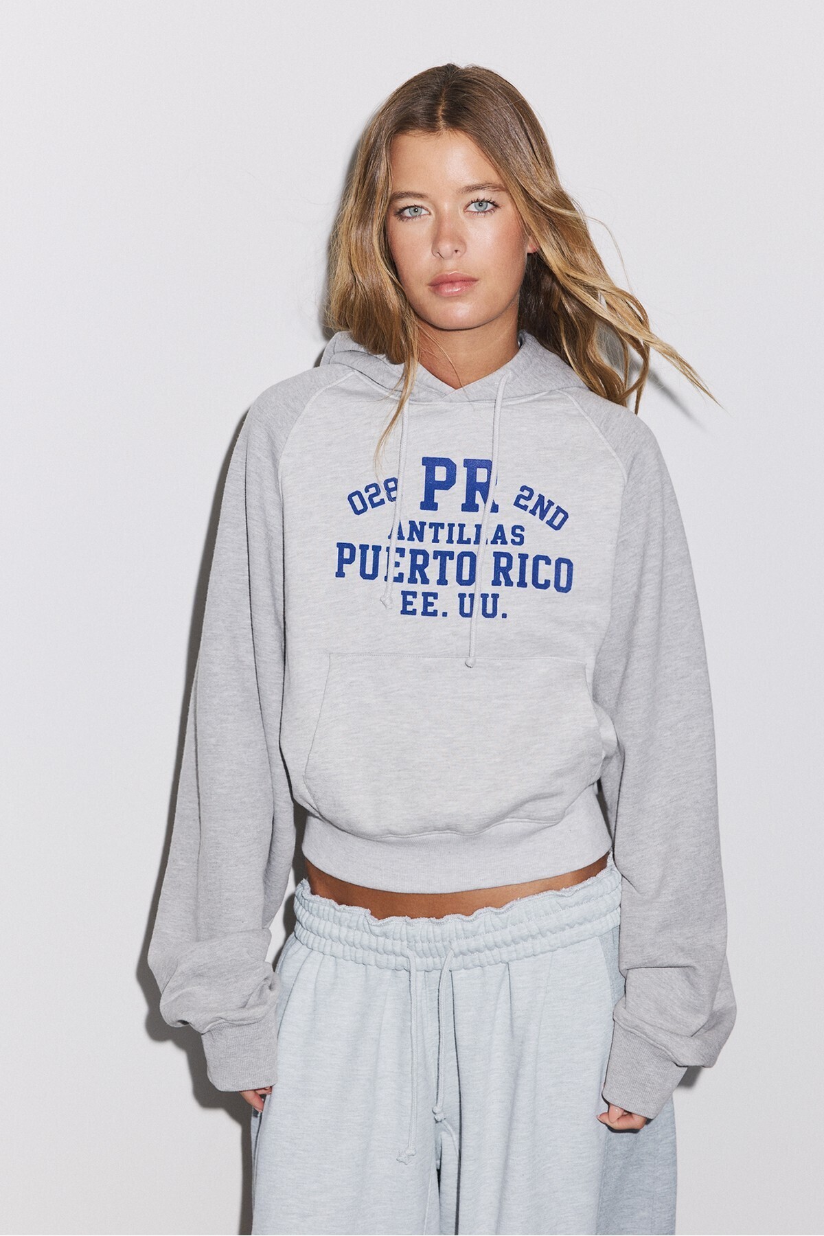 Stradivarius Kontrast detaylı sweatshirt görsel 3
