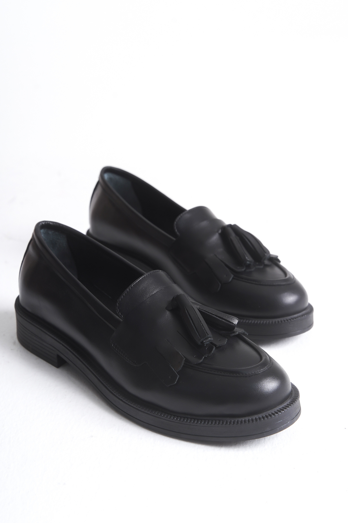 GNS Shoes Hakiki Deri Siyah Cilt Püsküllü Kadın Ayakkabı görsel 3