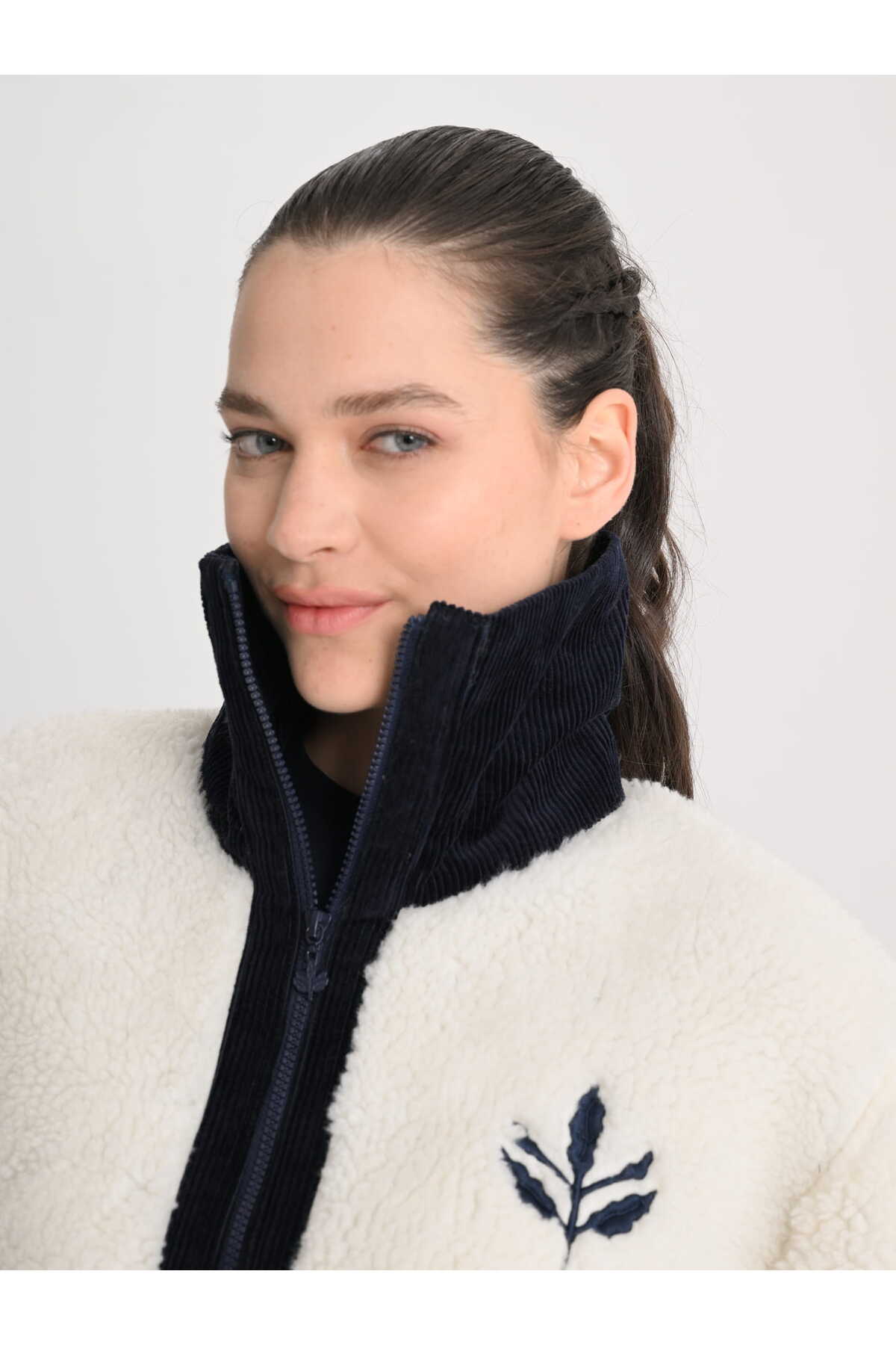 Fenerbahçe Ekru Trend Kadife Detaylı Peluş Kadın Oversize Sweatshirt görsel 4