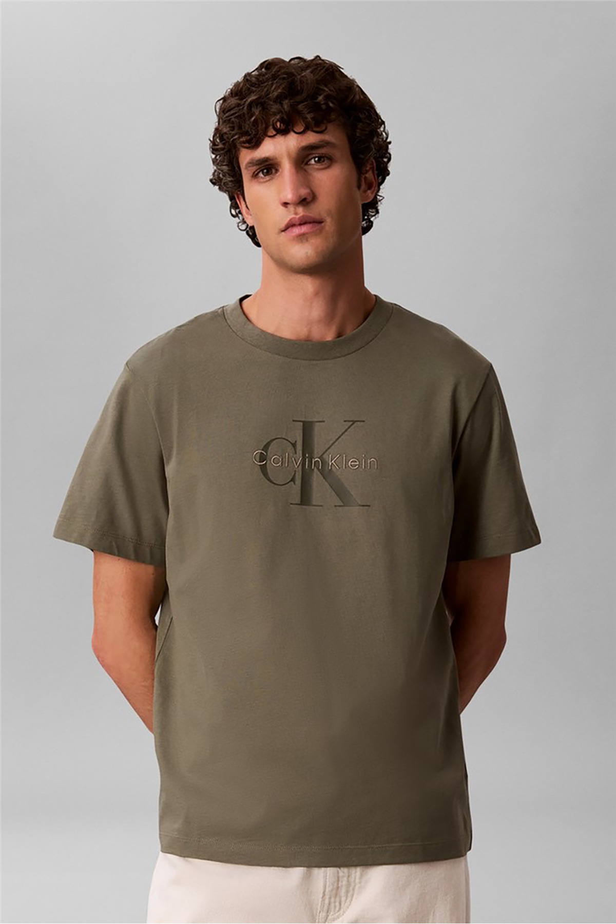 تیشرتمردانهCalvin Kleinخاکی
