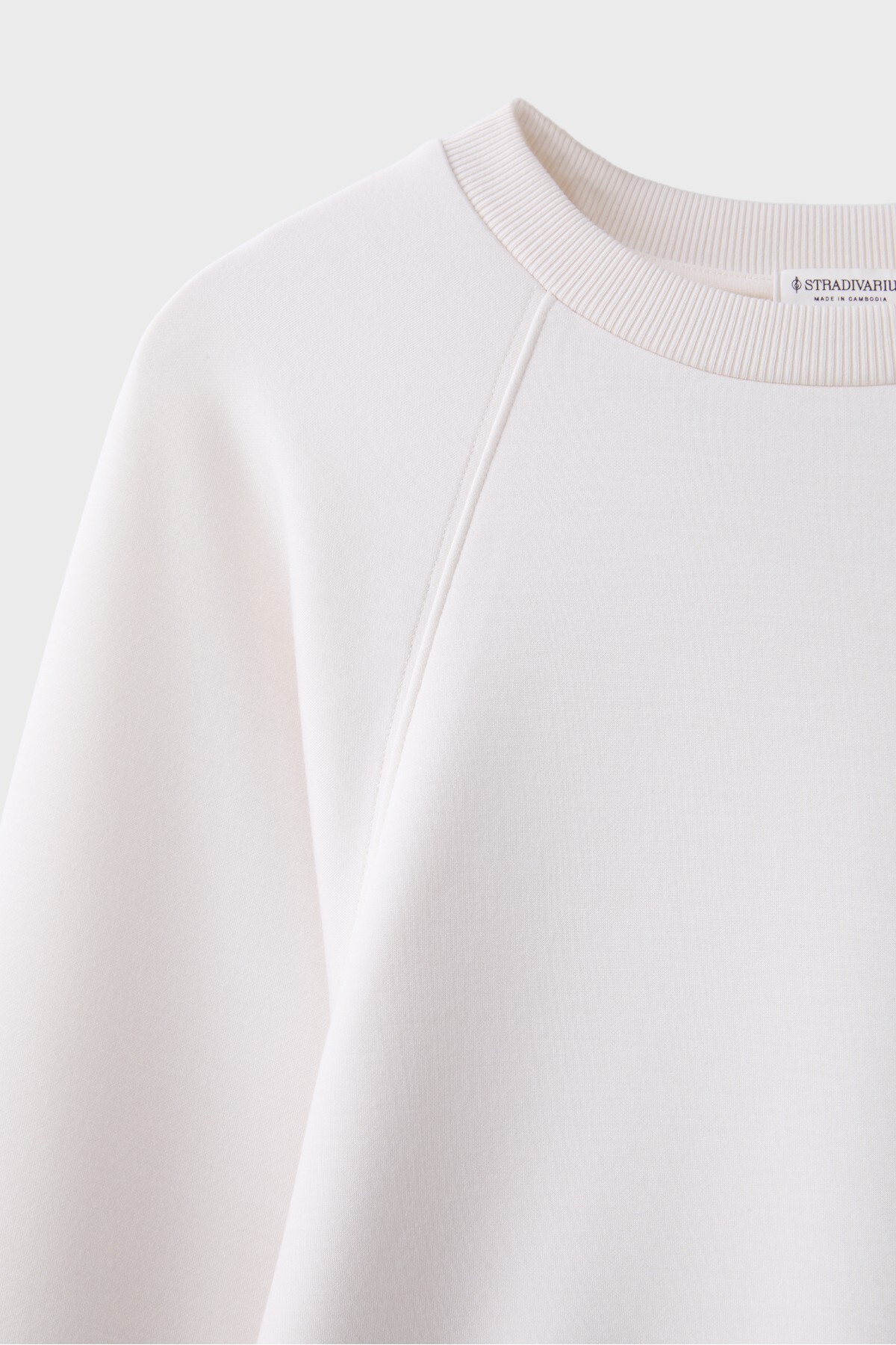 Stradivarius Yumuşak dokulu, beli oturan sweatshirt görsel 8