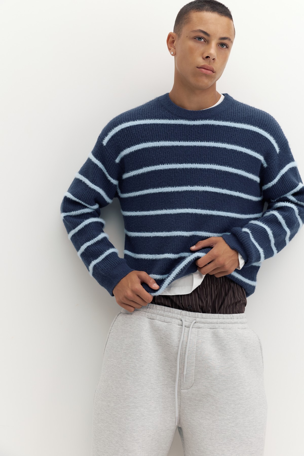 Pull & Bear Çizgili işlemeli kazak görsel 2