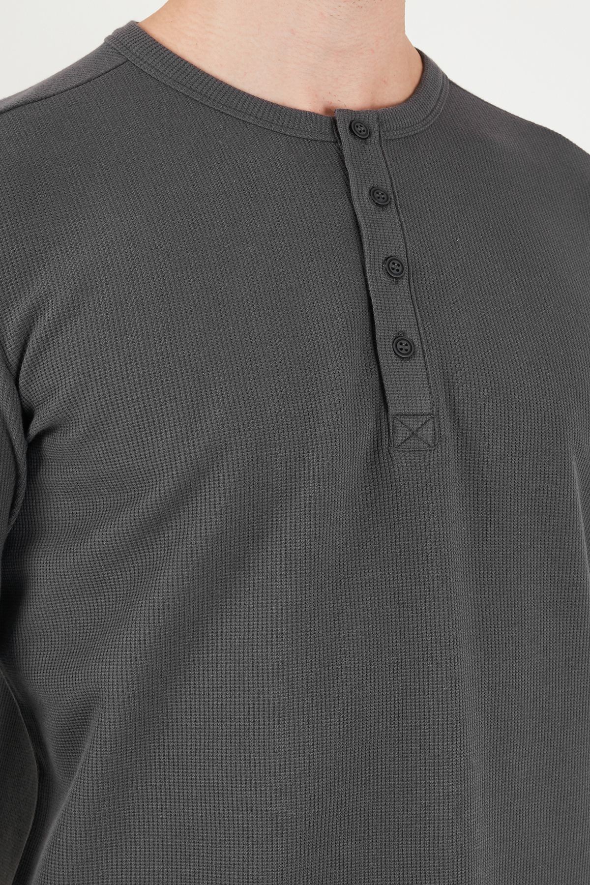 سویشرت مردانه یقه دکمه دار نخی منظم 5905852 — خاکستری — تصویر 4 از 6