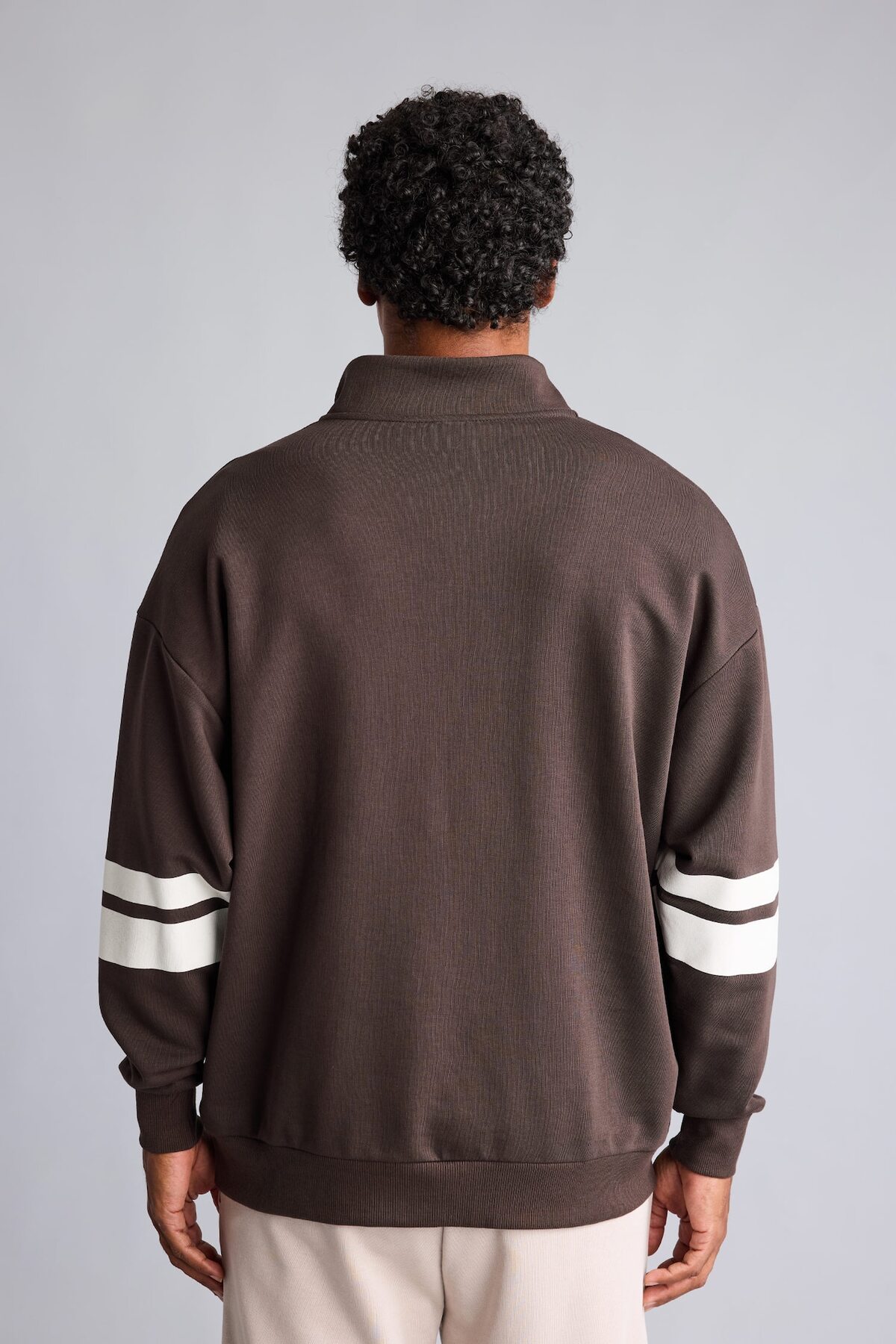 DeFacto NBA Brooklyn Nets Yarım Fermuarlı Dik Yaka Oversize Sweatshirt H9639AX26AU görsel 5