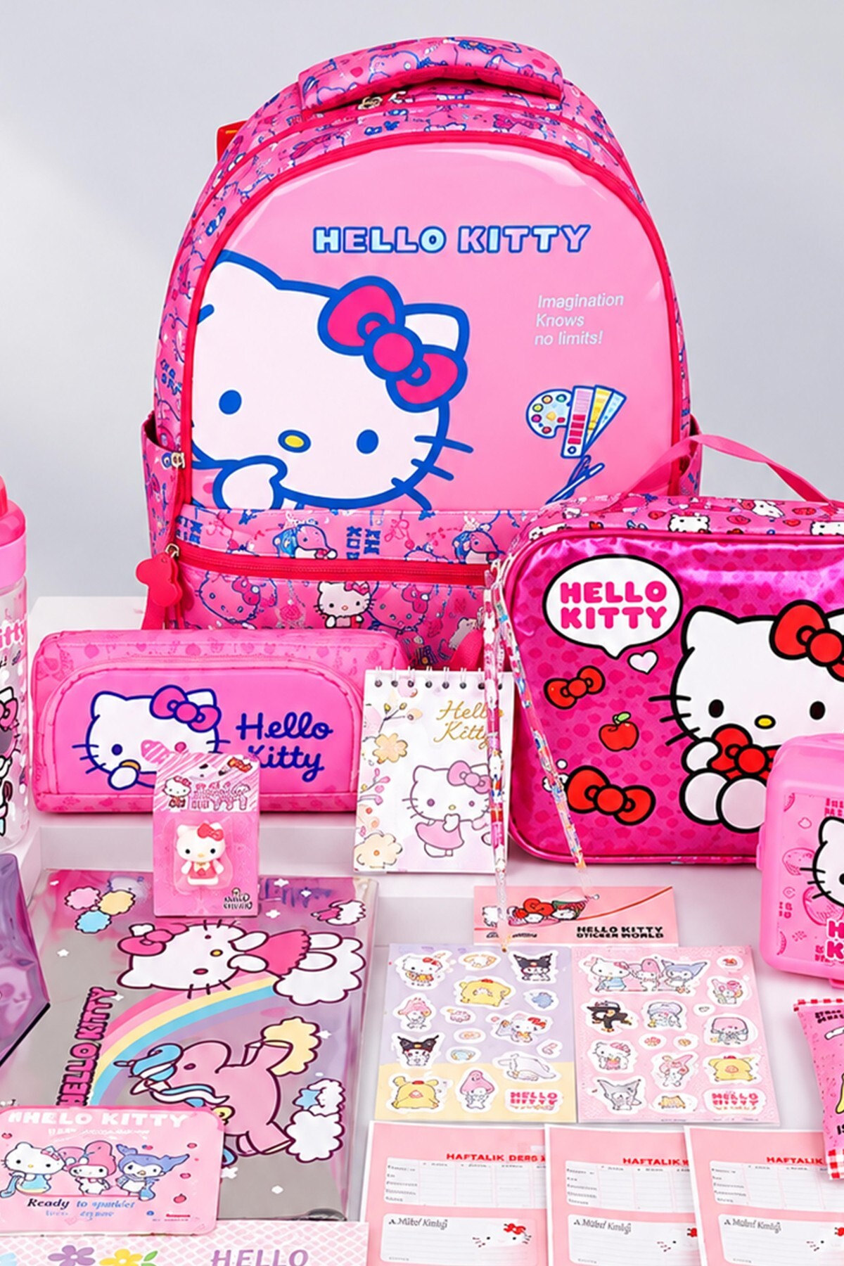 Hello Kitty x Dekomus 