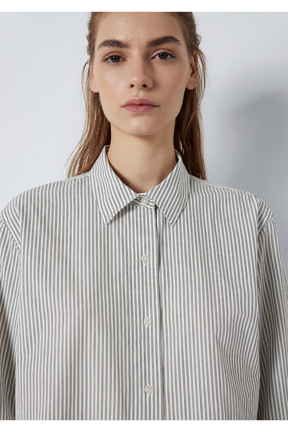 Çizgili Beyaz Gömlek Loose Fit / Bol Rahat Kesim 1211394-84014 — سفید — تصویر 7 از 8