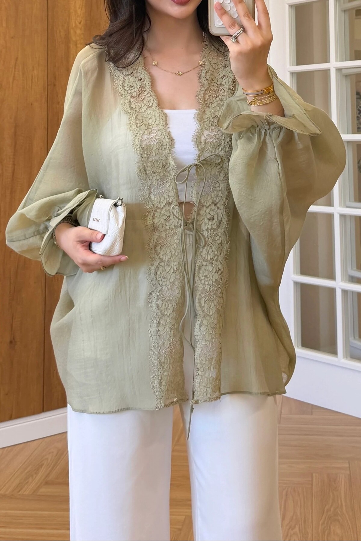 Suziş YEŞİL YAKASI DANTELLİ GÖMLEK PER5108