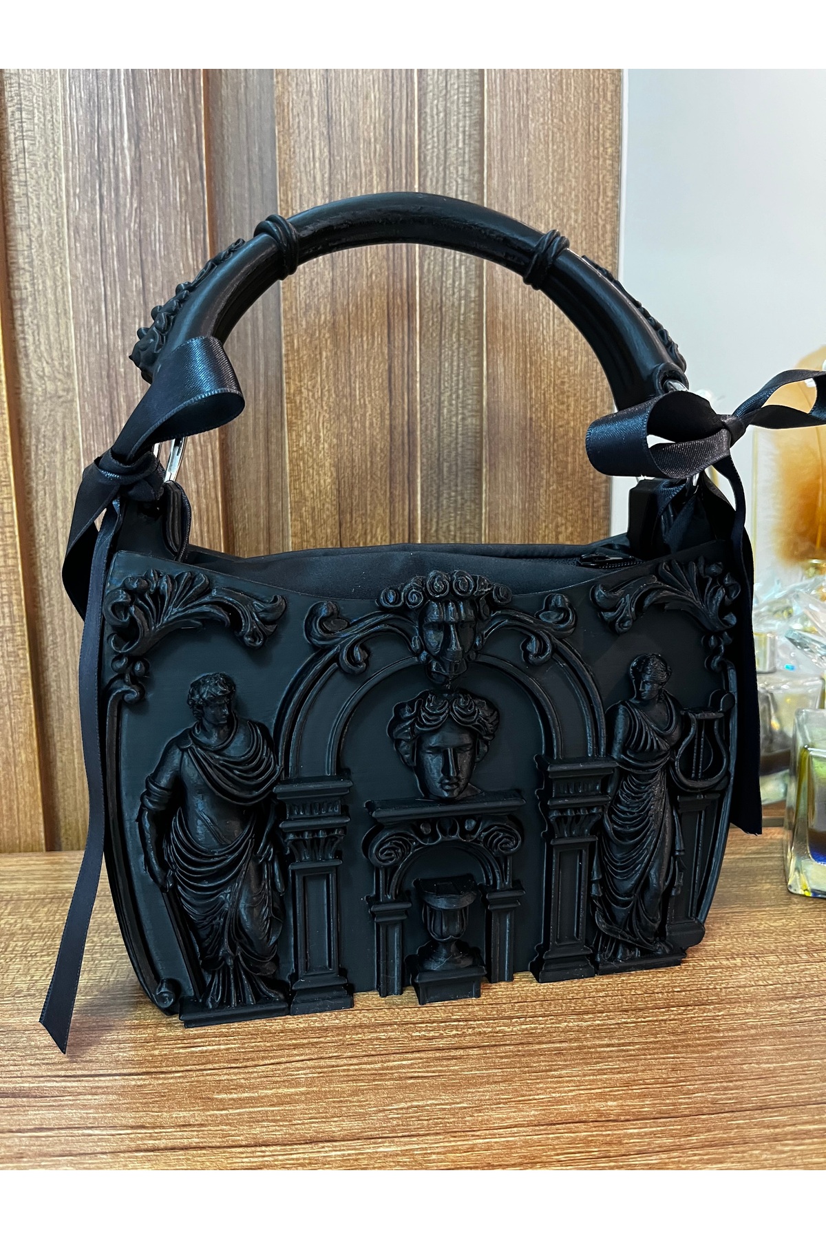 GÜLHOBY Siyah Gotik Çanta Eski Yunan Miteoloji Siyah Abiye Çanta İncirli Çapraz Çanta15x20 cm (Sert Plastik)