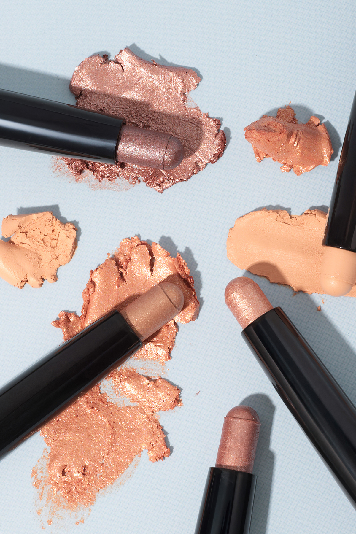 Color Shadow Yüksek Pigmentli & Işıltılı Asansörlü Kalem Göz Farı - 004 ROSY NUDE — صورتی 9865 — تصویر 4 از 4