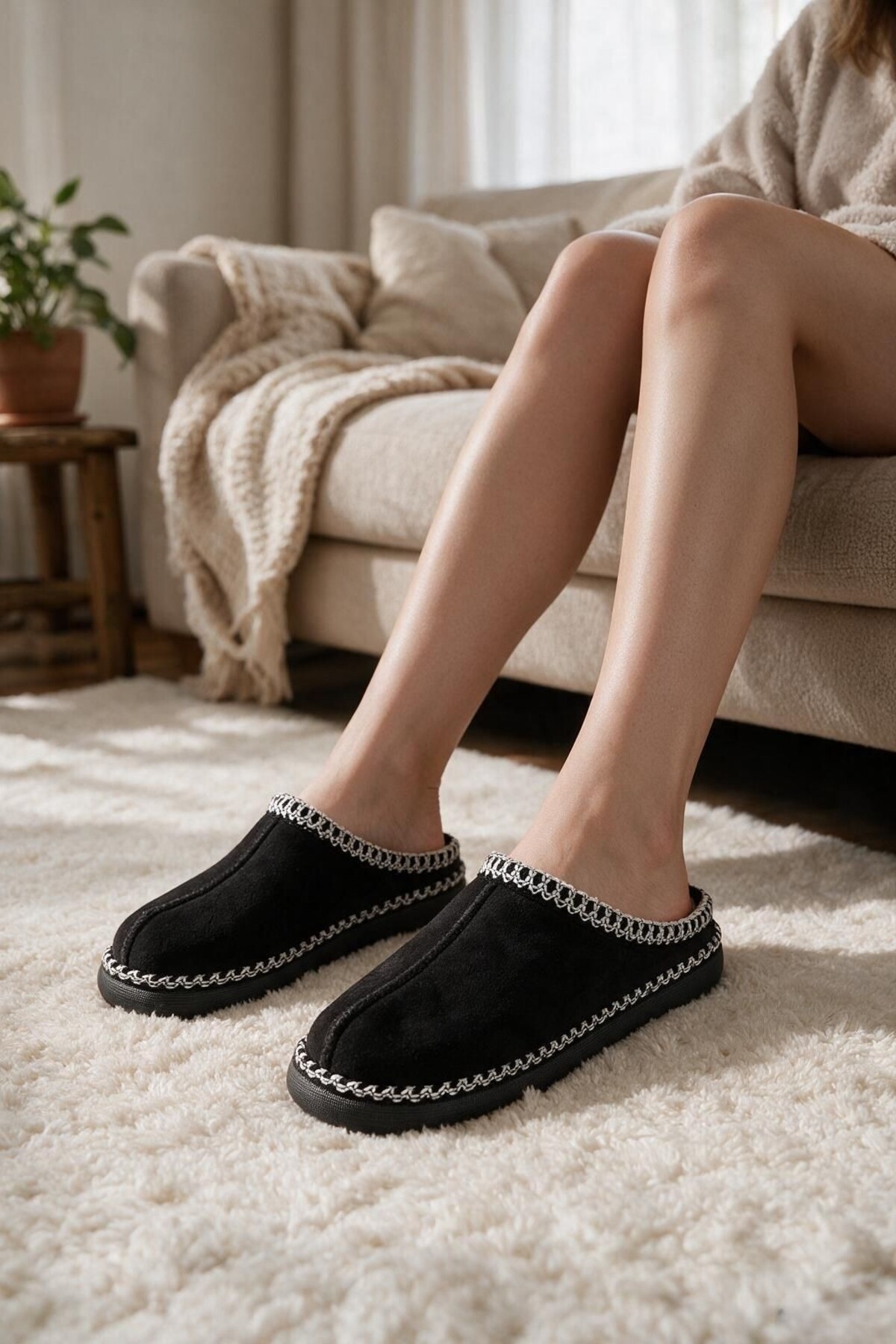 Moda Devrin Siyah Unisex Kalın Taban İçi Kürklü Peluş Ev Terliği / Zikzak Dikişli Konforlu Kışlık Ev Ayakkabısı (Yıkanabilir) görsel 2