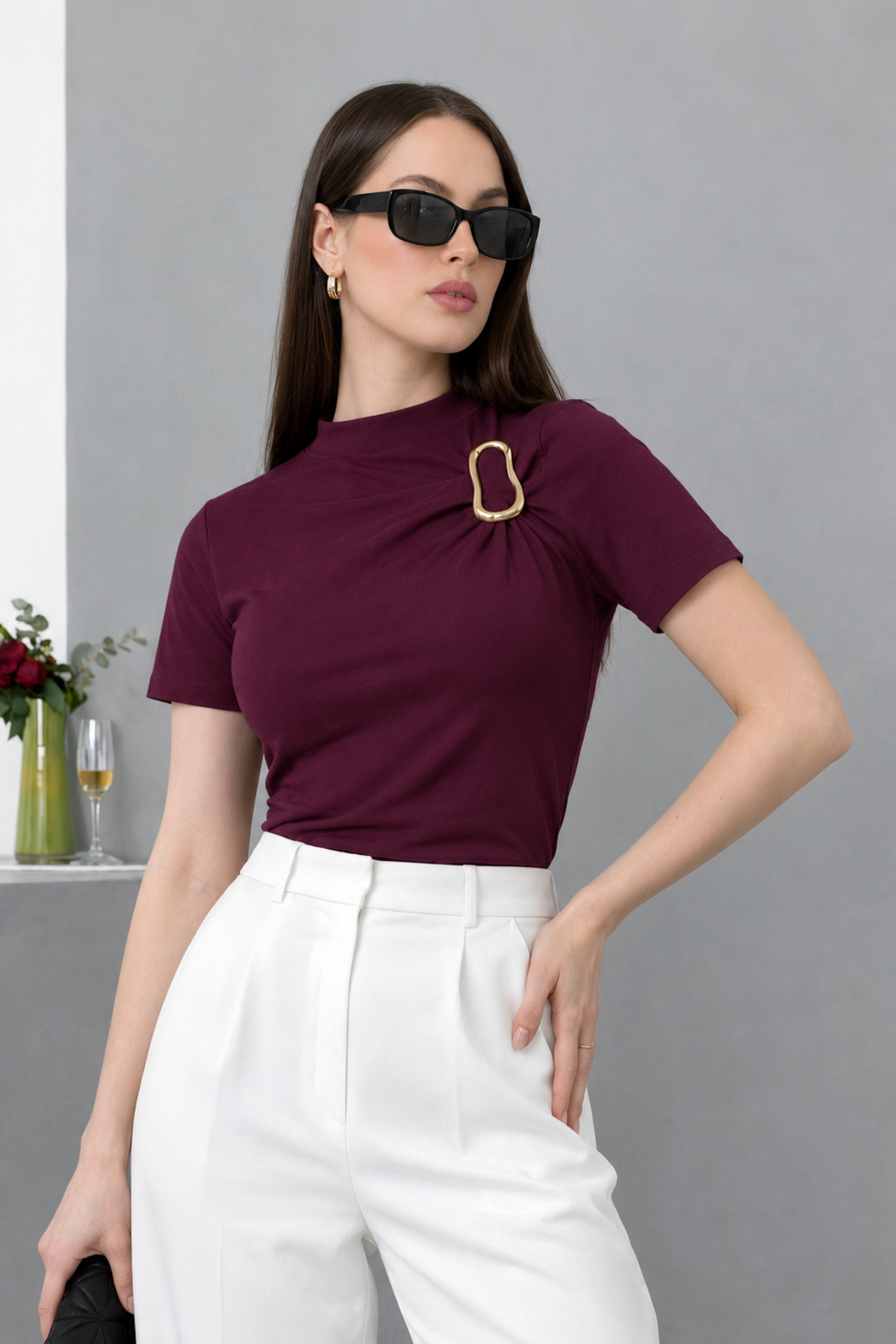 spirituel Kadın T-Shirt Kısa Kollu Gold Toka Detaylı Büzgülü Yarım Balıkçı Yaka Sandy Likralı Şık Bluz