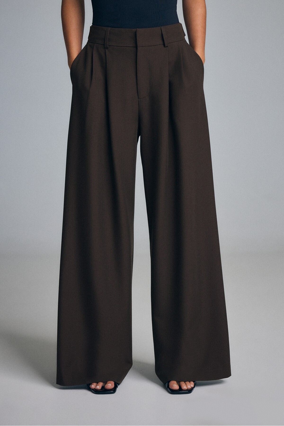 Stradivarius Ayarlanabilir düğmeli geniş paça kumaş pantolon görsel 3